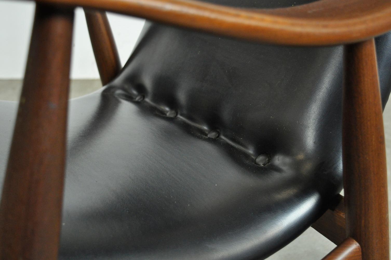 Vintage classic mid-century armchair by Louis van Teeffelen for Webe, 1960s For Sale 4