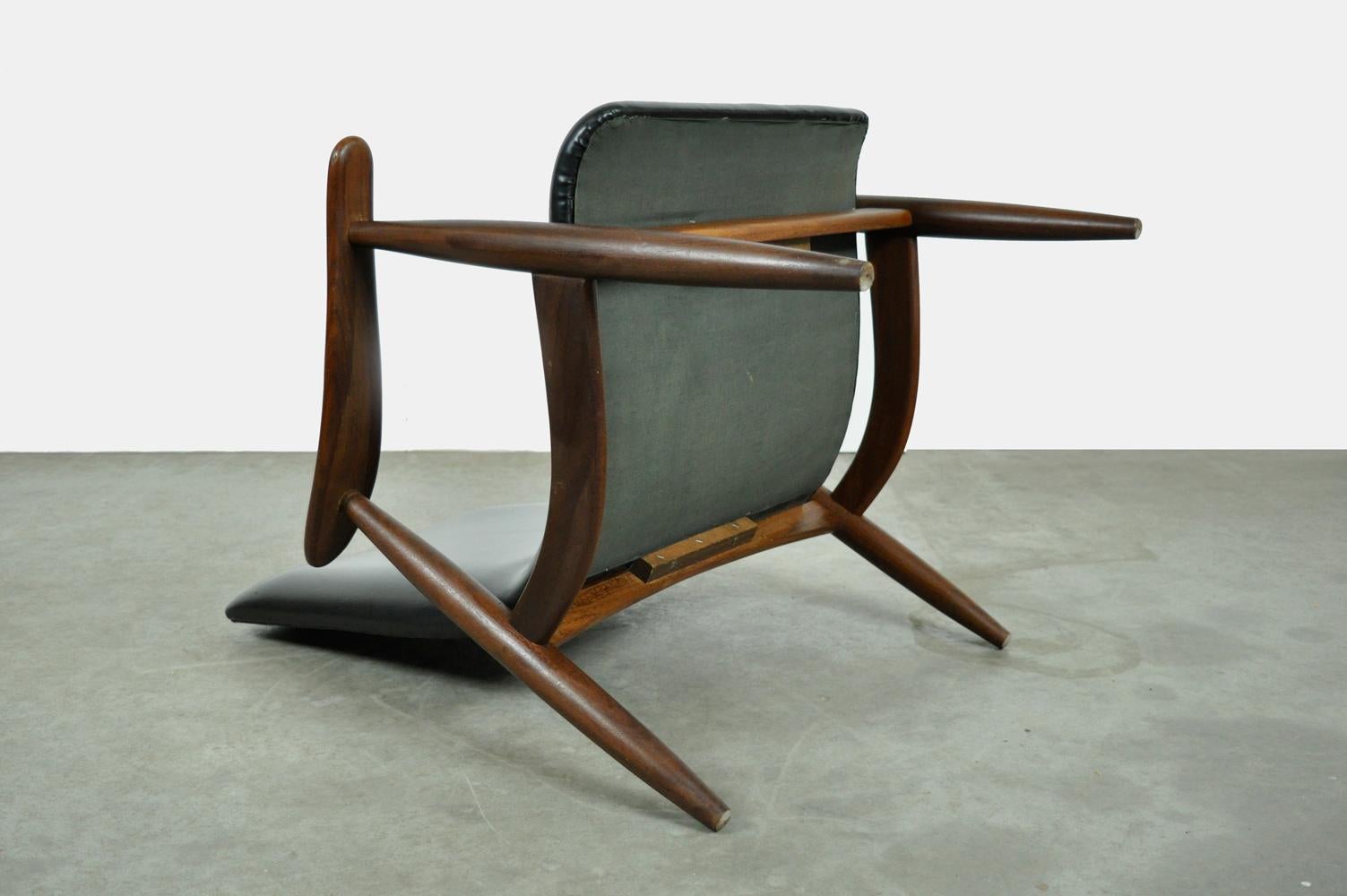 Vintage classic mid-century armchair by Louis van Teeffelen for Webe, 1960s For Sale 8