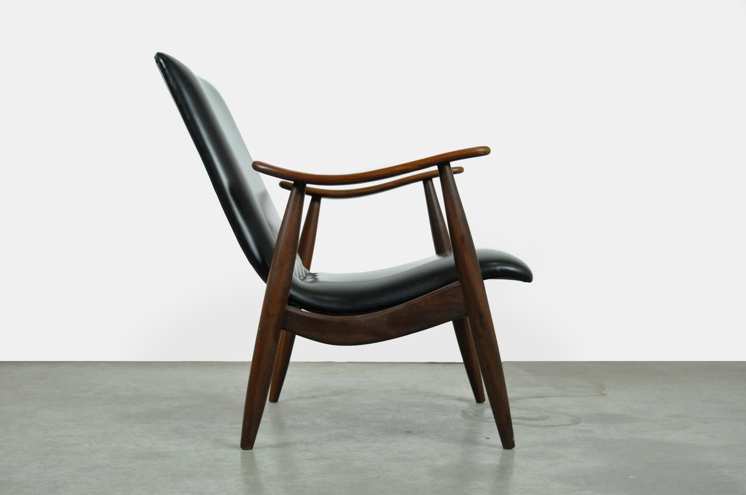 Mid-Century Modern Vintage classic mid-century armchair by Louis van Teeffelen for Webe, 1960s For Sale