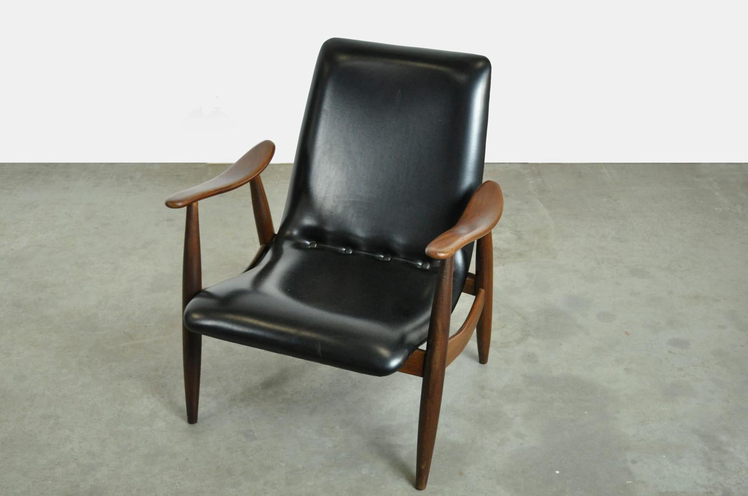 Leather Vintage classic mid-century armchair by Louis van Teeffelen for Webe, 1960s For Sale