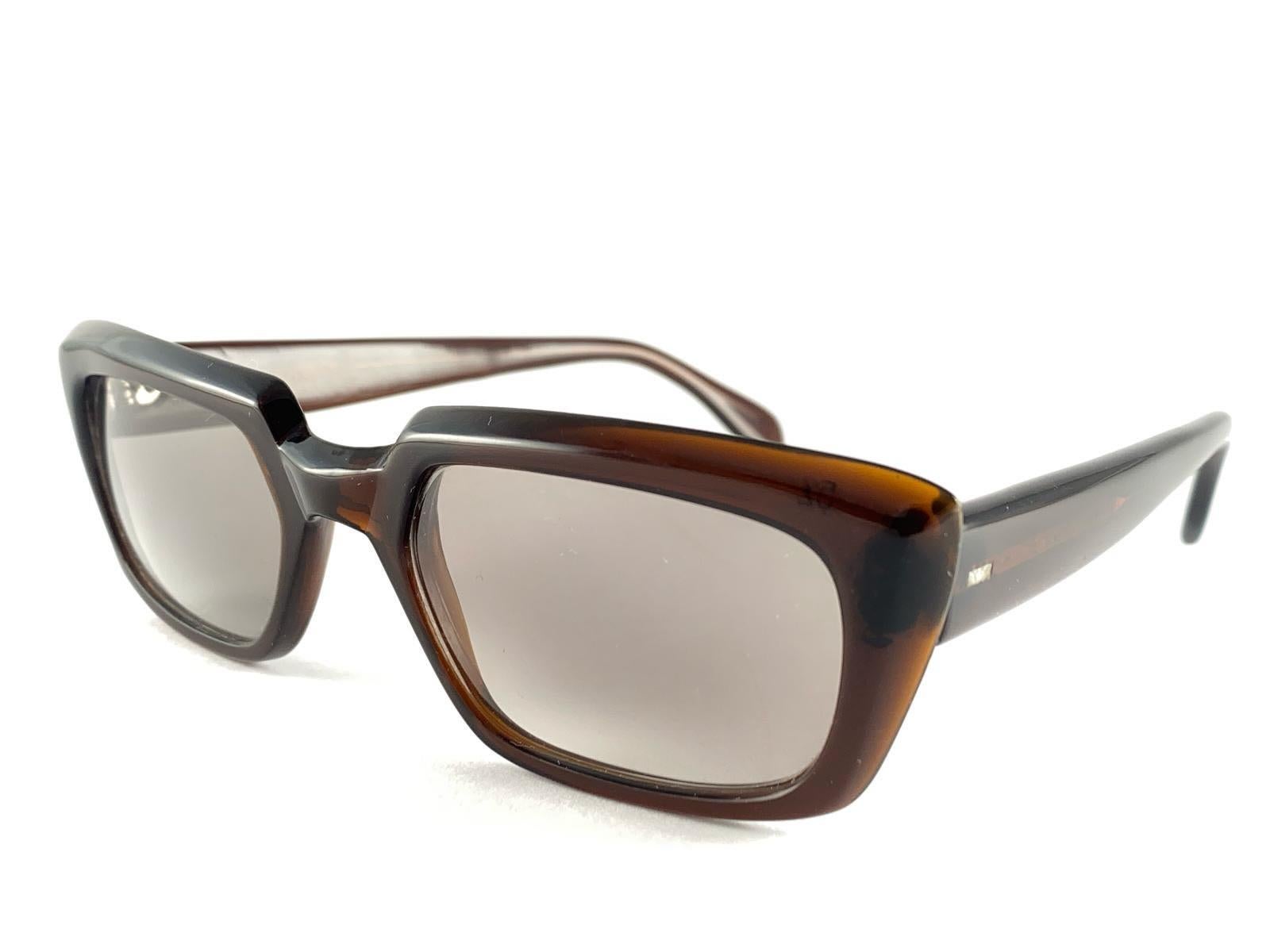 Lunettes de soleil vintage Classic Midcentury Dark Tortoise 1960's en vente 1