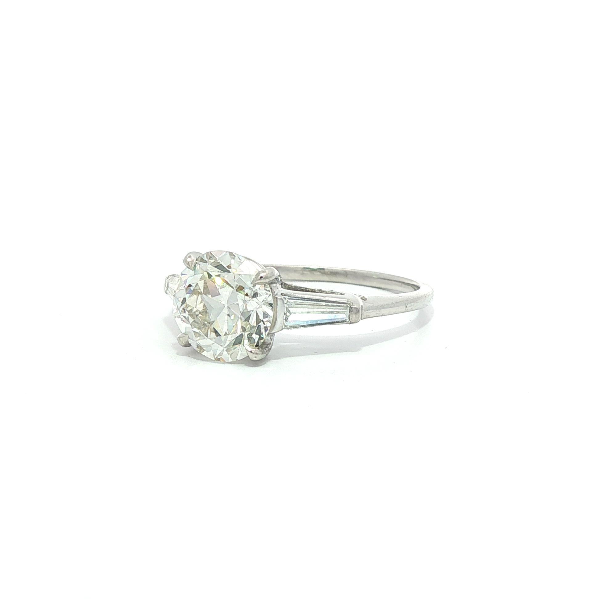 Bague classique vintage en platine GIA 2.56ct Old Round Cut Baguette Diamond Sides en vente 5