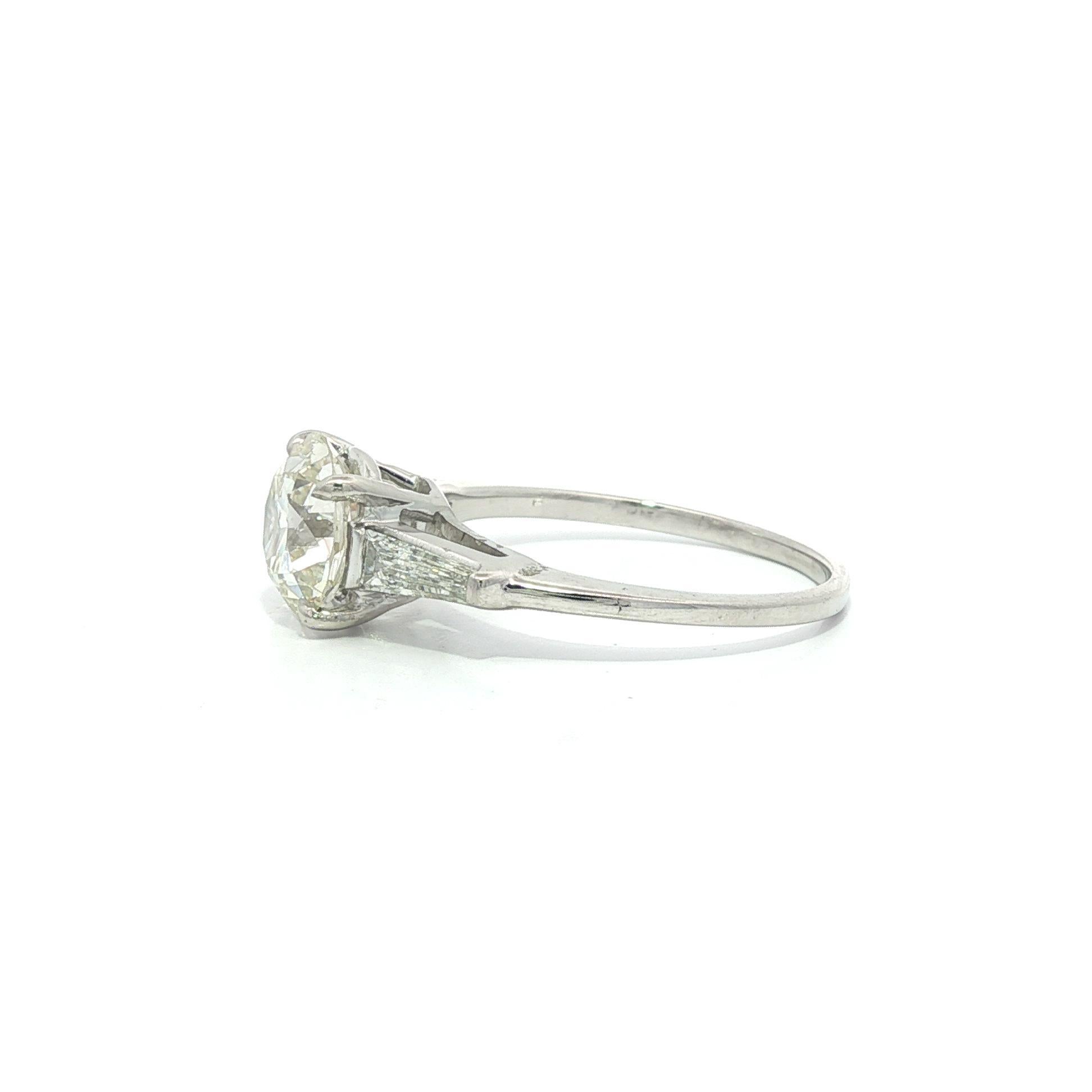 Bague classique vintage en platine GIA 2.56ct Old Round Cut Baguette Diamond Sides en vente 6