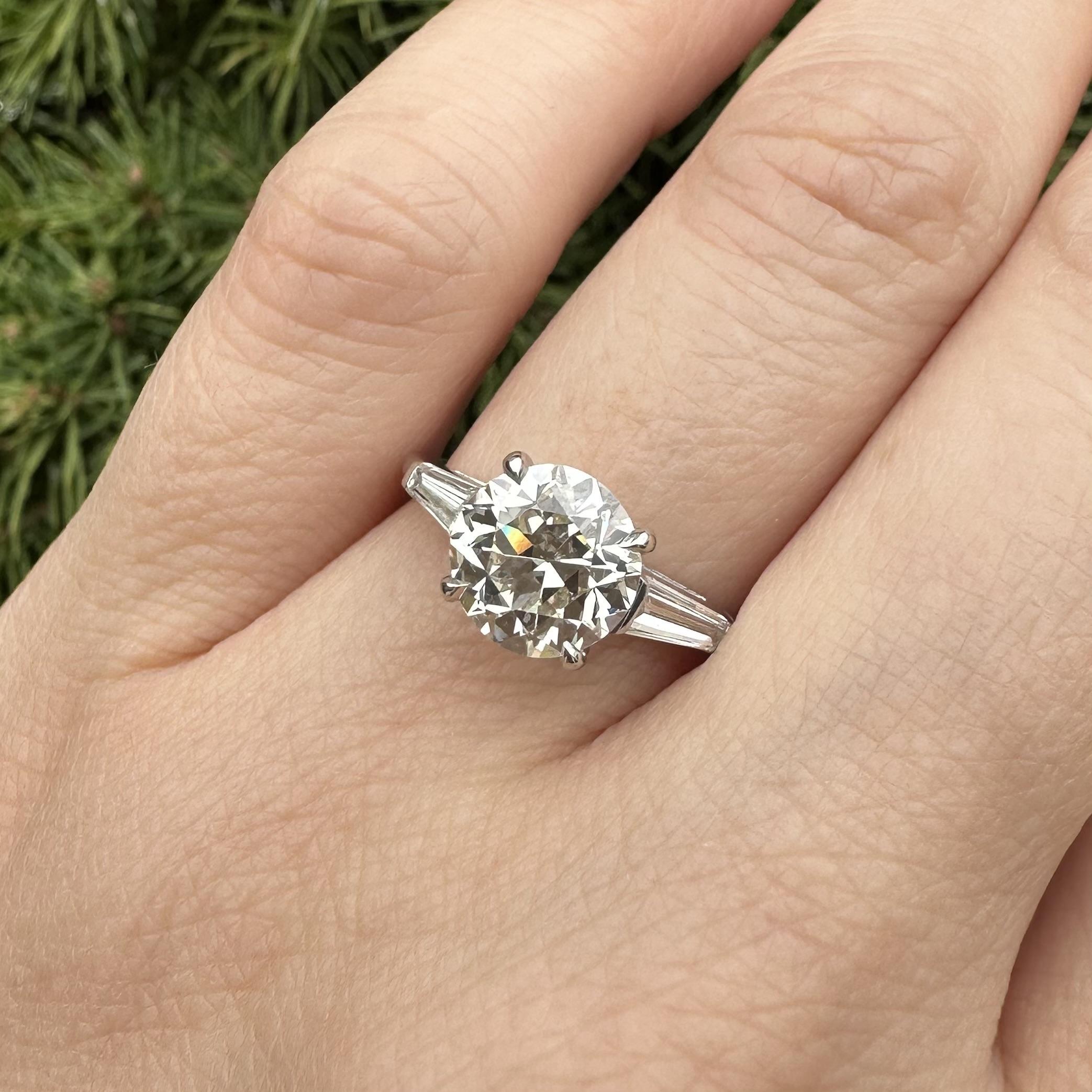 Bague classique vintage en platine GIA 2.56ct Old Round Cut Baguette Diamond Sides en vente 11