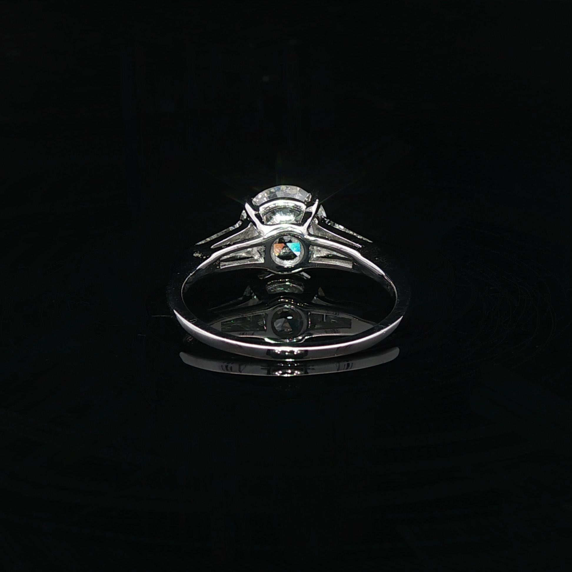 Bague classique vintage en platine GIA 2.56ct Old Round Cut Baguette Diamond Sides en vente 1