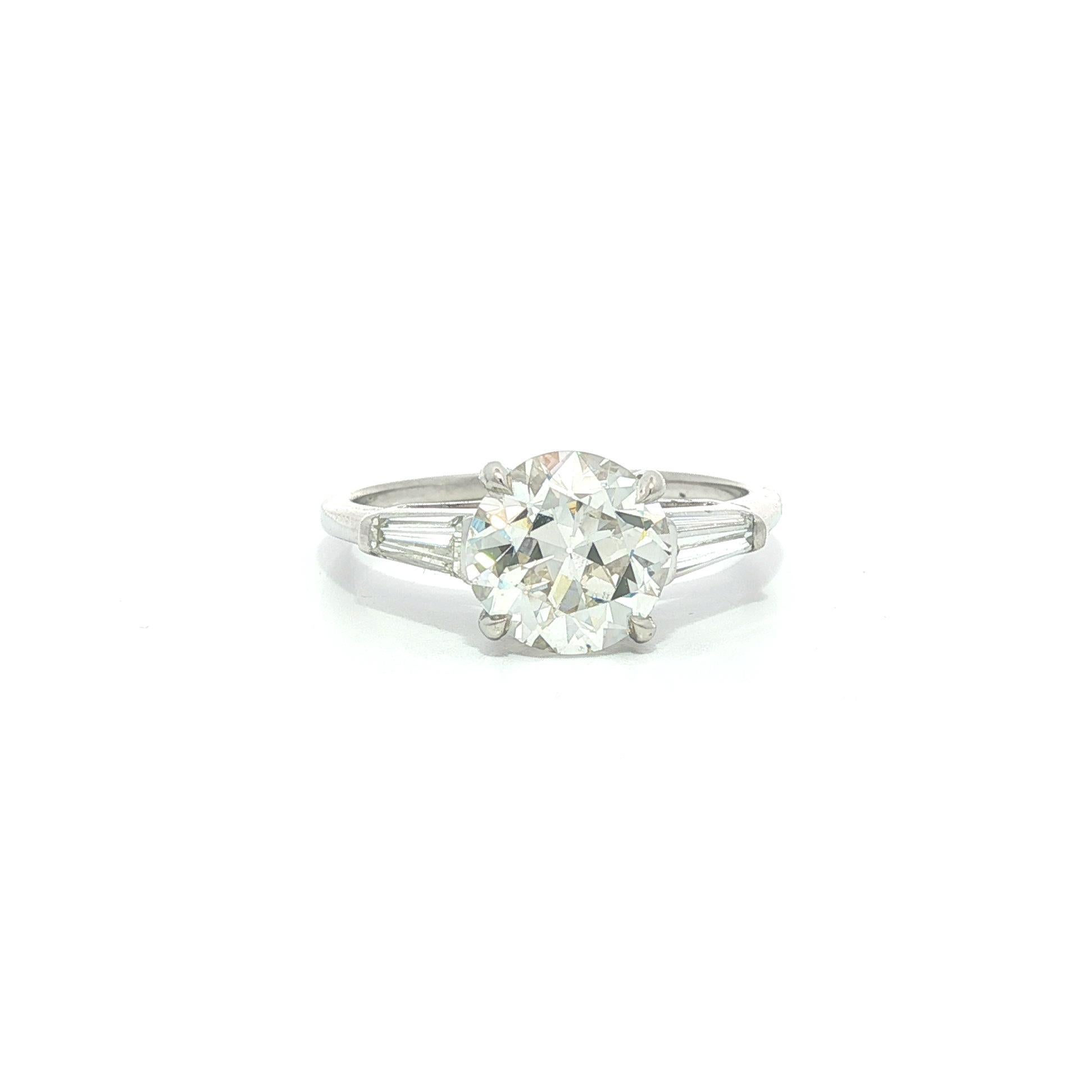 Bague classique vintage en platine GIA 2.56ct Old Round Cut Baguette Diamond Sides en vente 3
