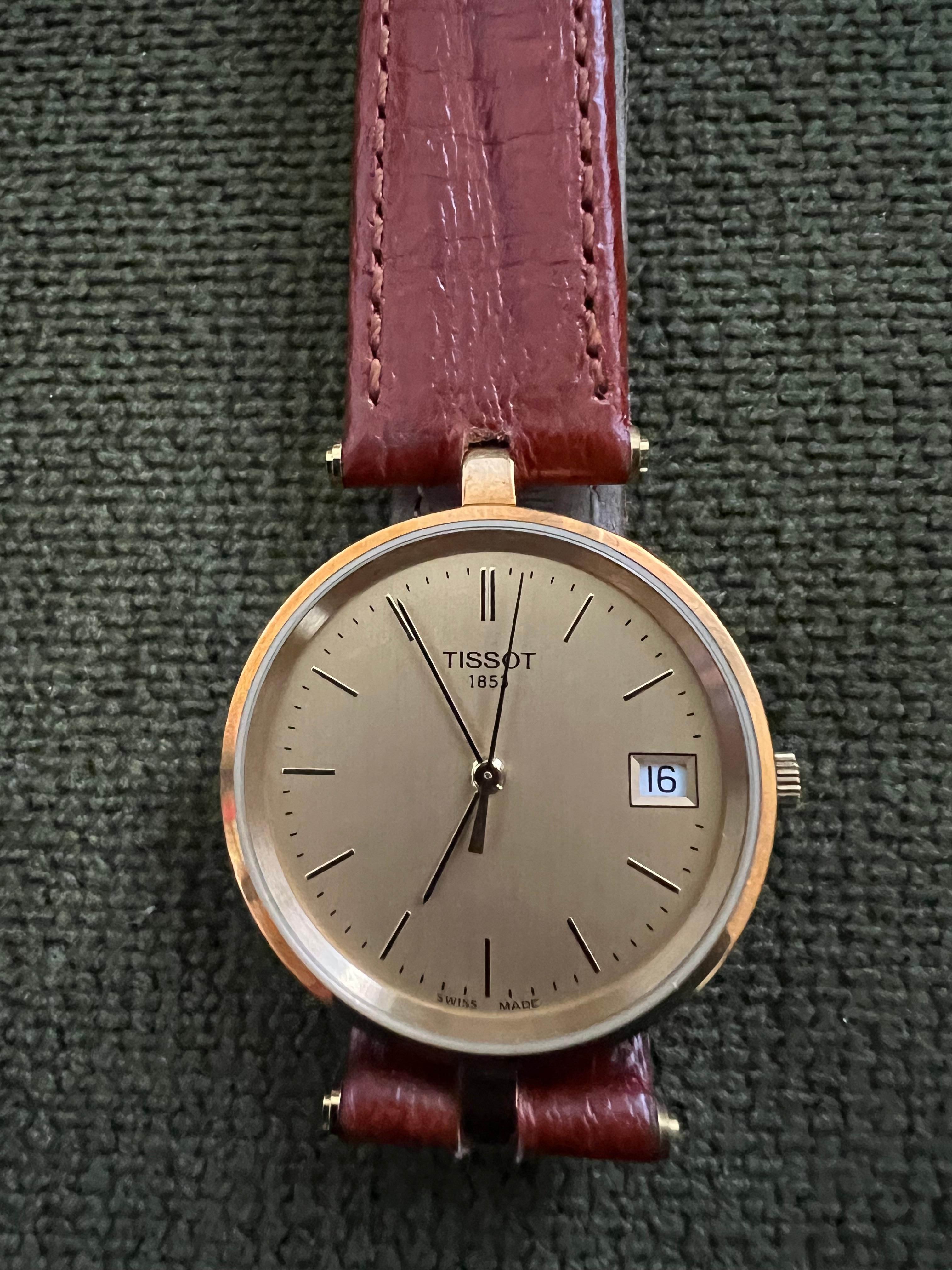 Vintage Classic Tissot GoldRun, 18K Gold Gehäuse & Brown Lather Strap Original Gehäuse (Art déco) im Angebot