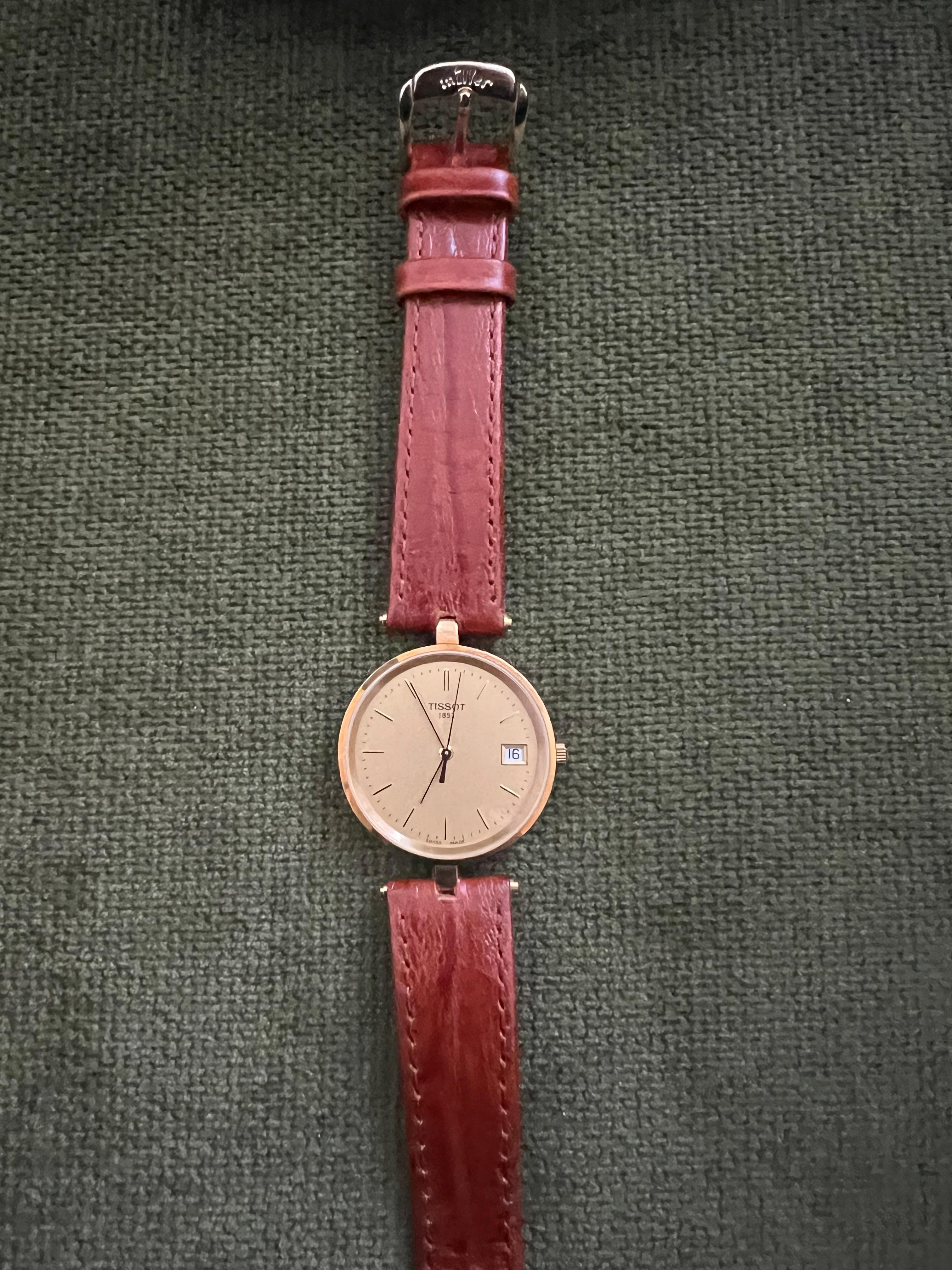 Vintage Classic Tissot GoldRun, 18K Gold Gehäuse & Brown Lather Strap Original Gehäuse für Damen oder Herren im Angebot