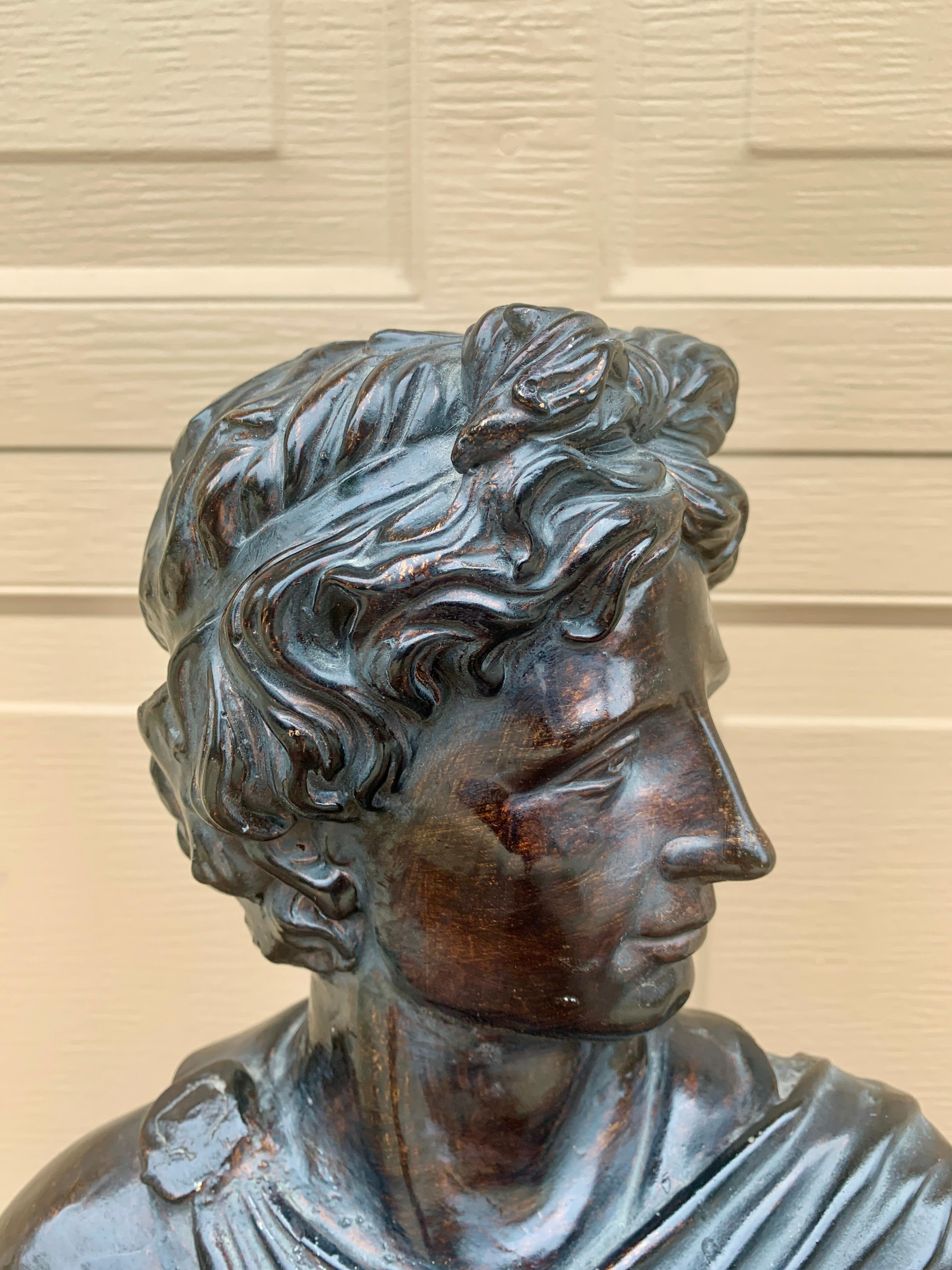 Neoclassico Scultura classica d'epoca del busto maschile di Apollo Belvedere in vendita