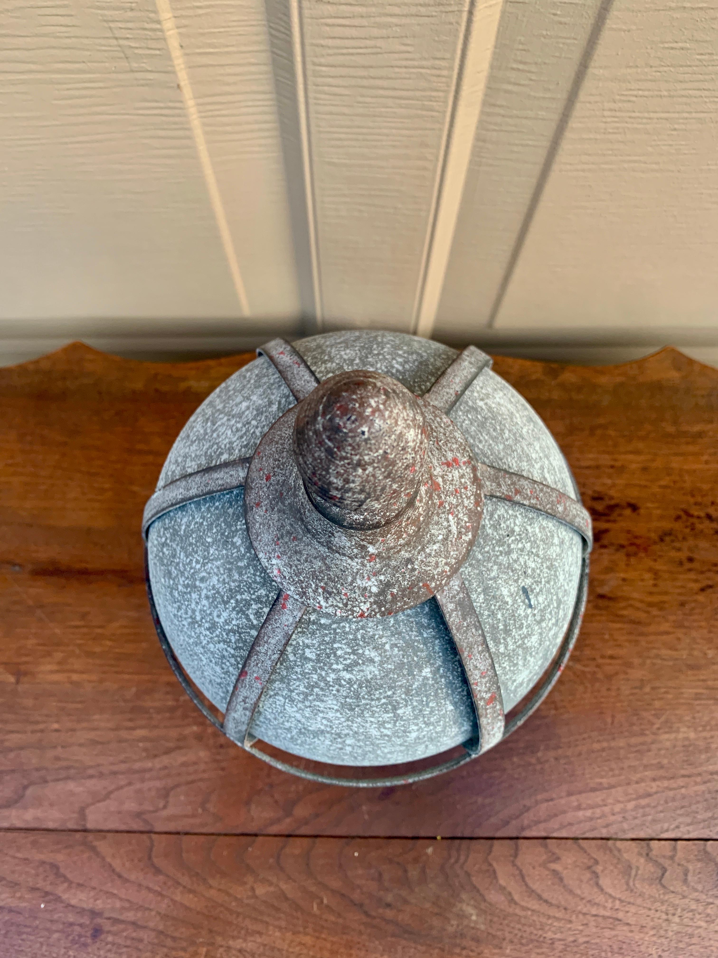 Vintage Classical Metal Orb Garden Finial In Good Condition For Sale In Elkhart, IN