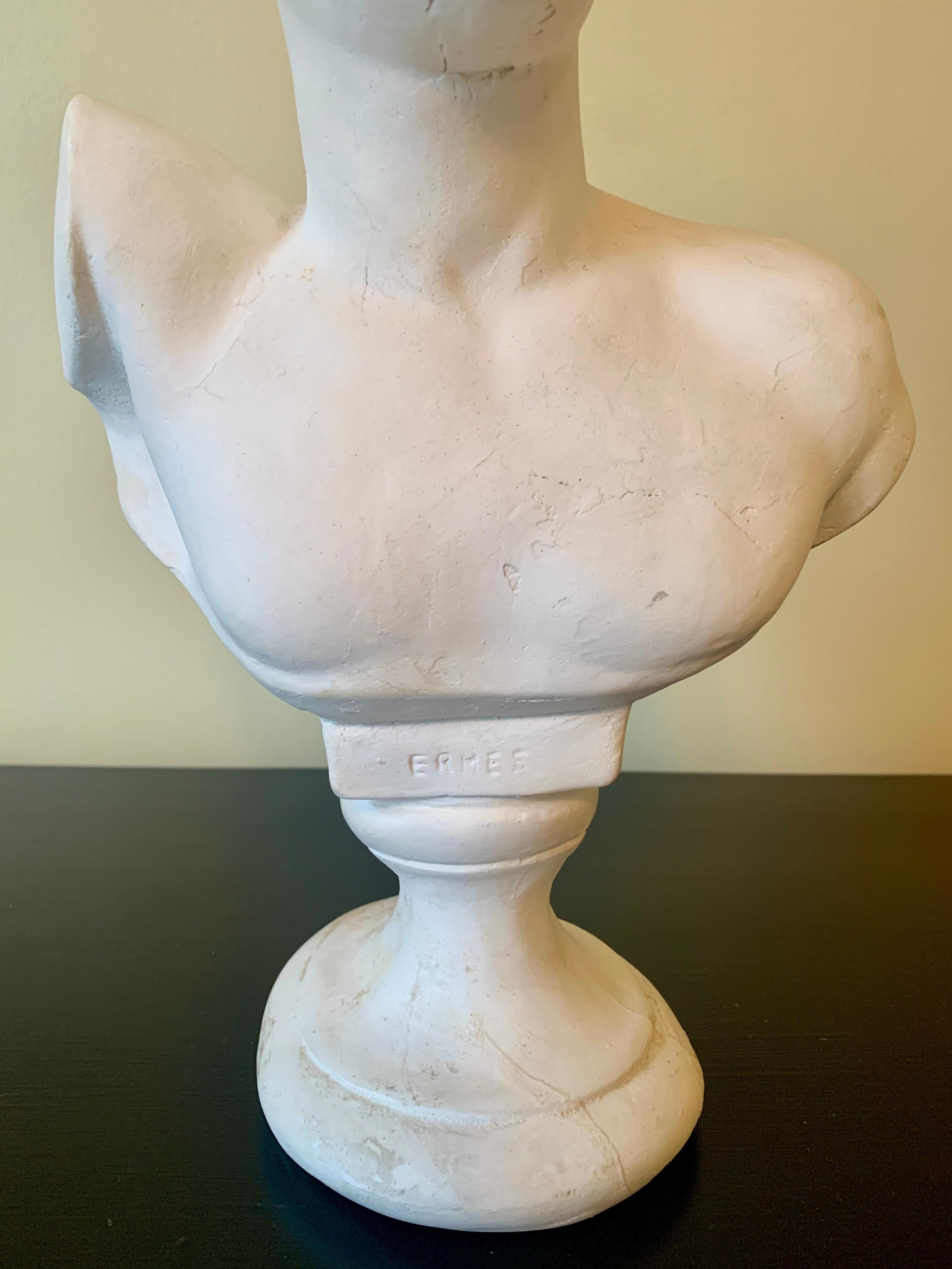 Klassische männliche Vintage-Büste aus Gips von Hermes, klassische Gipsskulptur im Zustand „Gut“ im Angebot in Elkhart, IN