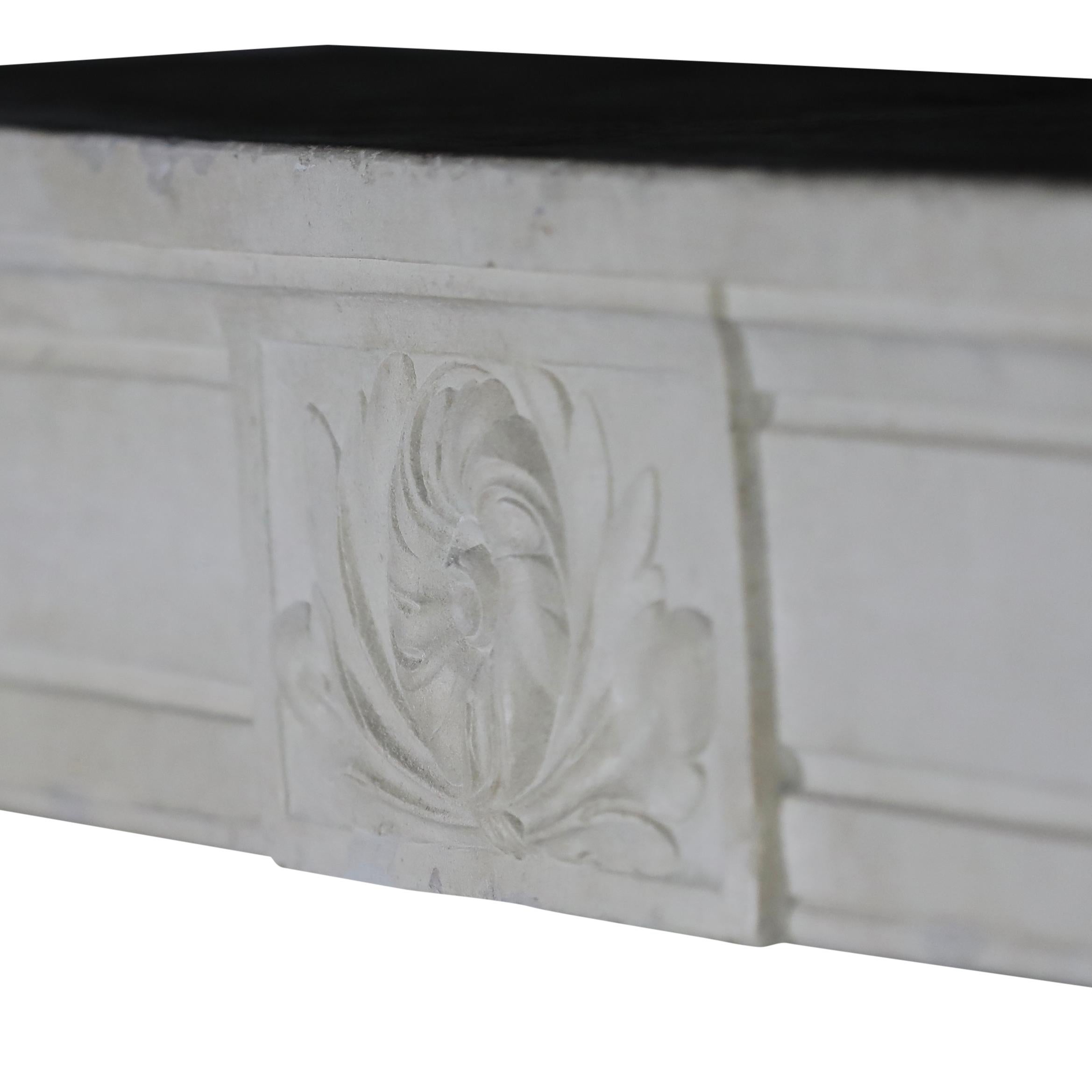 Vintage Classy White Fireplace Surround in Limestone In Good Condition For Sale In Beervelde, BE