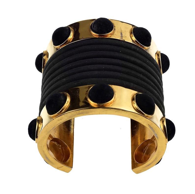 Vintage CLAUDE MONTANA Pour Marie Paris Gold Black Velvet Rubber Cuff Bracelet

Measurements:
Height: 2.75 inches (7 cm)
Circumference: 6.77 inches (17.20 cm)

Features:
- 100% Authentic CLAUDE MONTANA pour MARIE PARIS.
- Wide rigid cuff bracelet.
-
