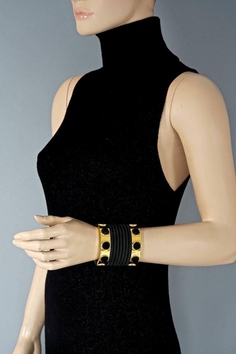 Vintage CLAUDE MONTANA Pour Marie Paris Gold Black Velvet Rubber Cuff Bracelet For Sale 1