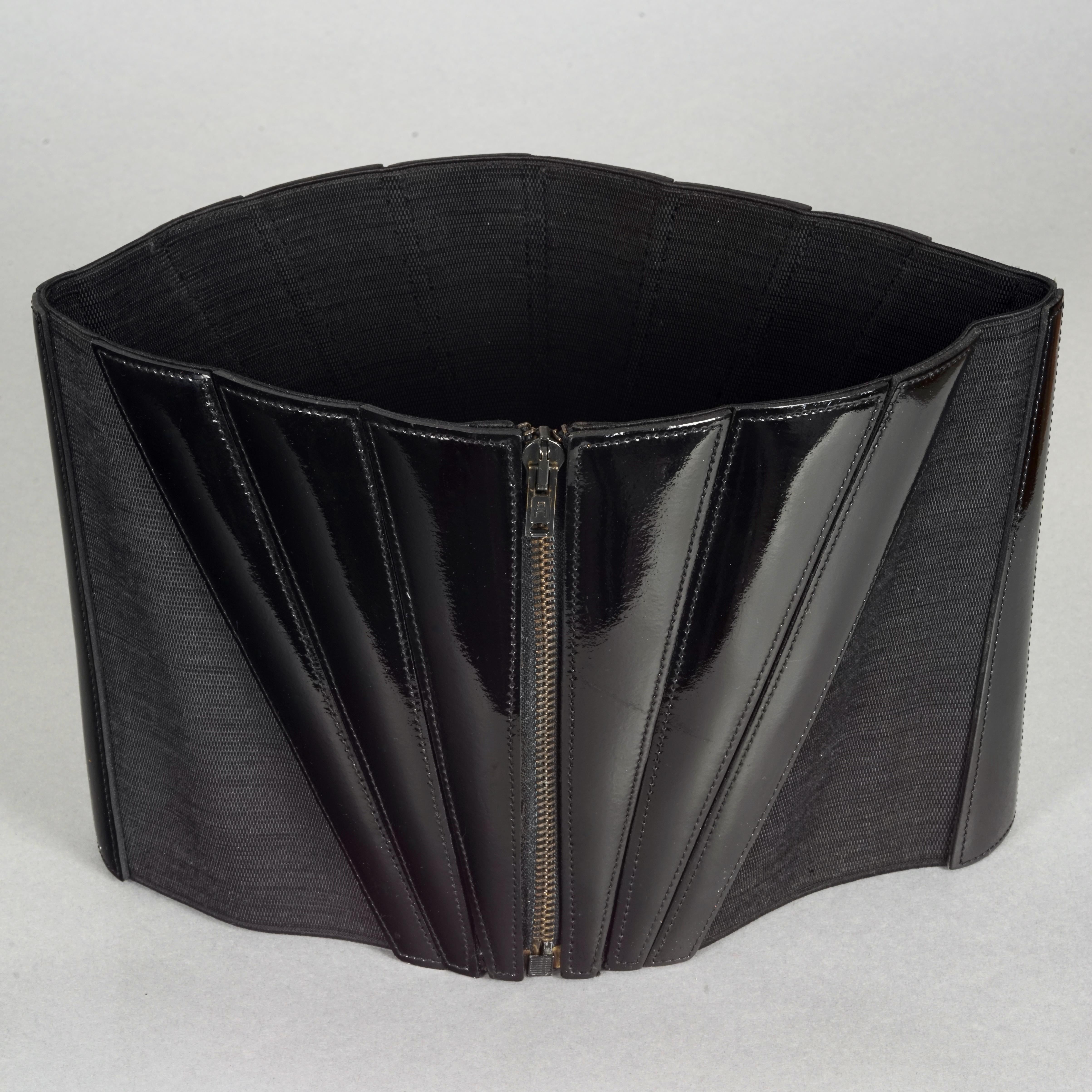 Vintage CLAUDE MONTANA Wide Black Patent Leather Elastic Corset Obi Belt In Excellent Condition In Kingersheim, Alsace