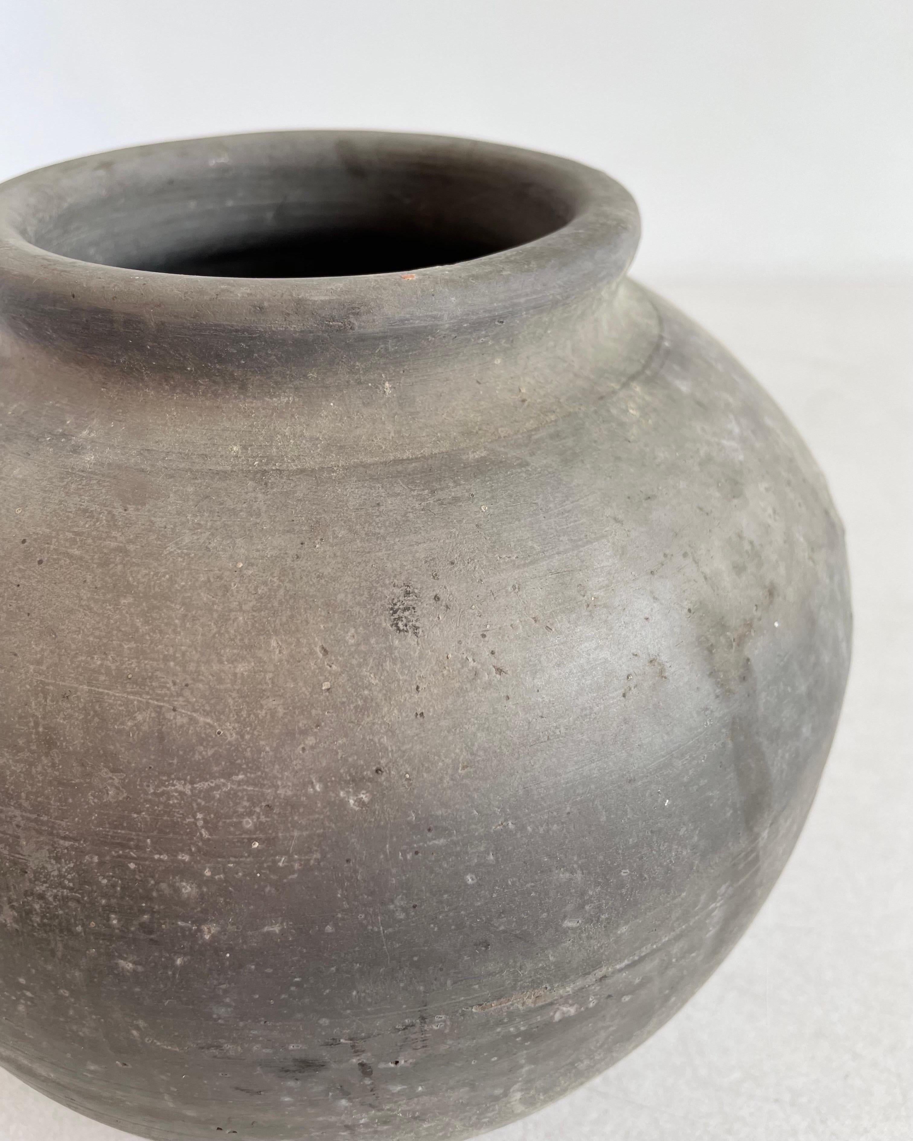 Vintage Clay Pot Medium Size For Sale 3