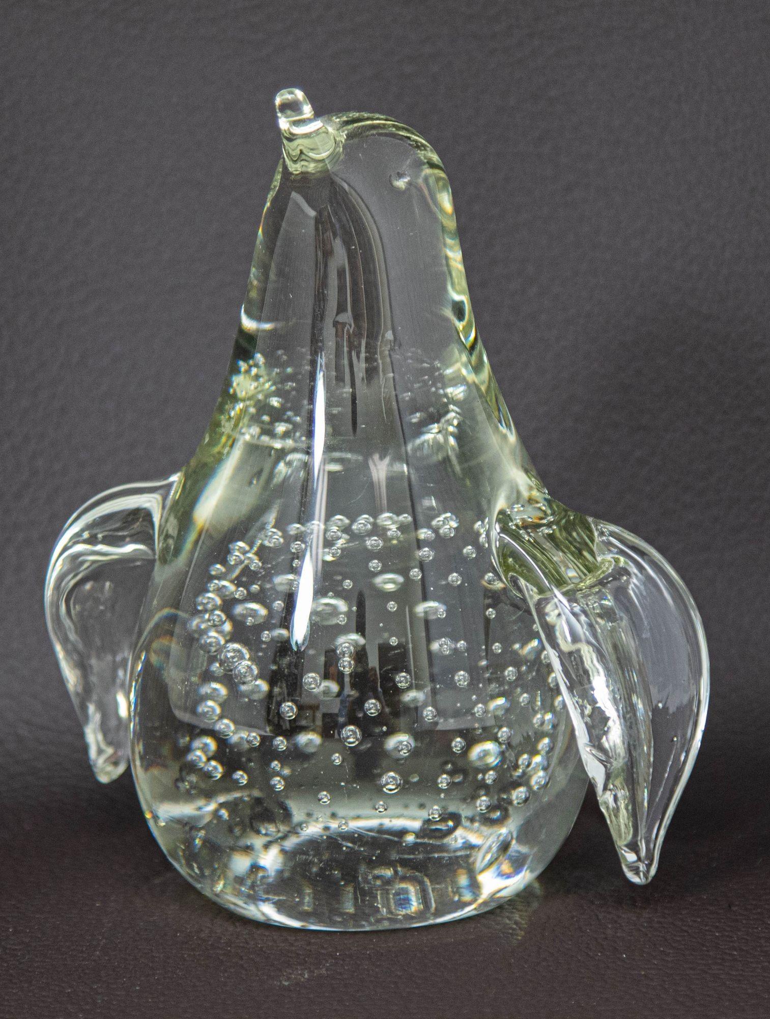 Figurine presse-papier vintage Penguin oiseau en verre d'art transparent avec bulles en vente 3