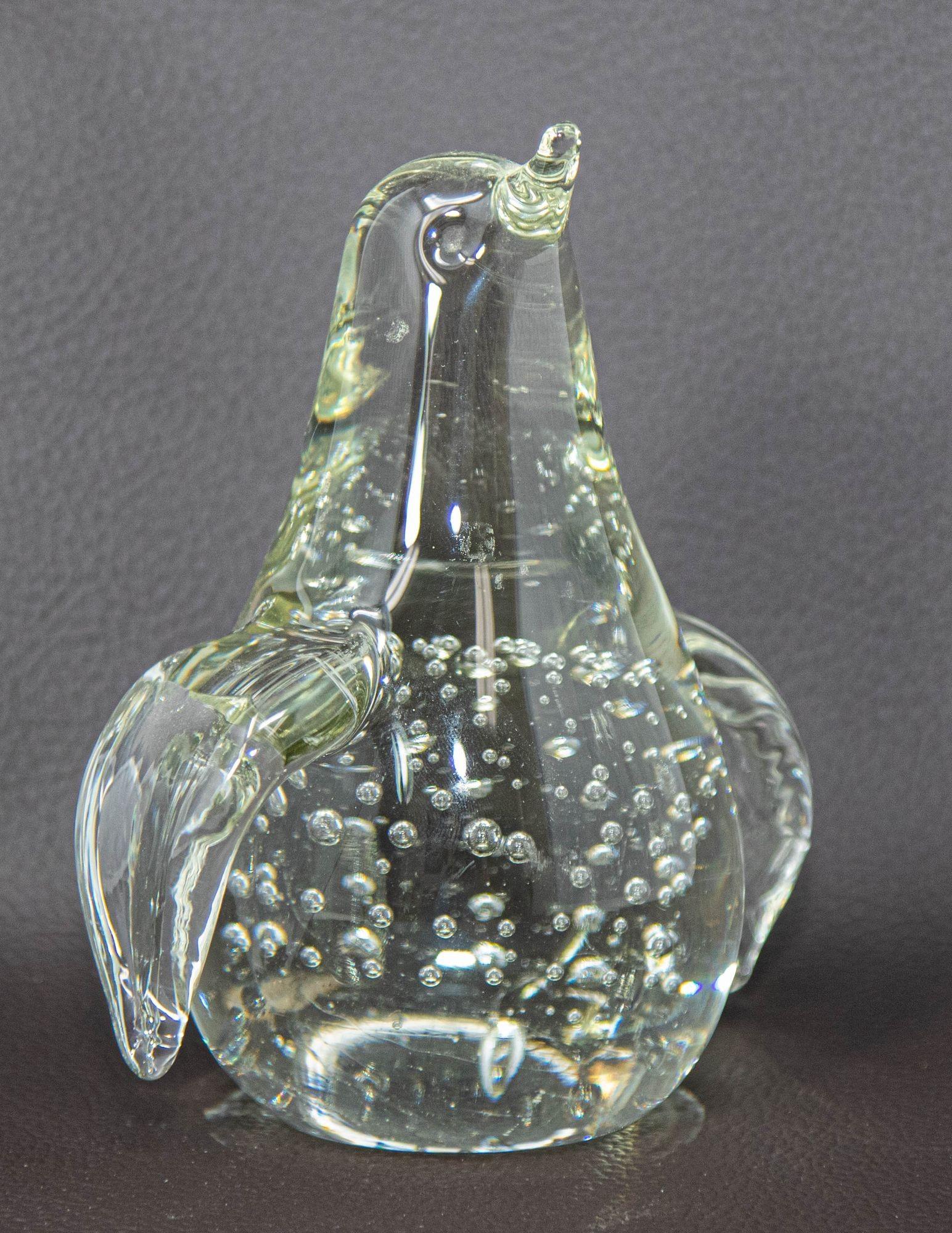 Mid-Century Modern Figurine presse-papier vintage Penguin oiseau en verre d'art transparent avec bulles en vente