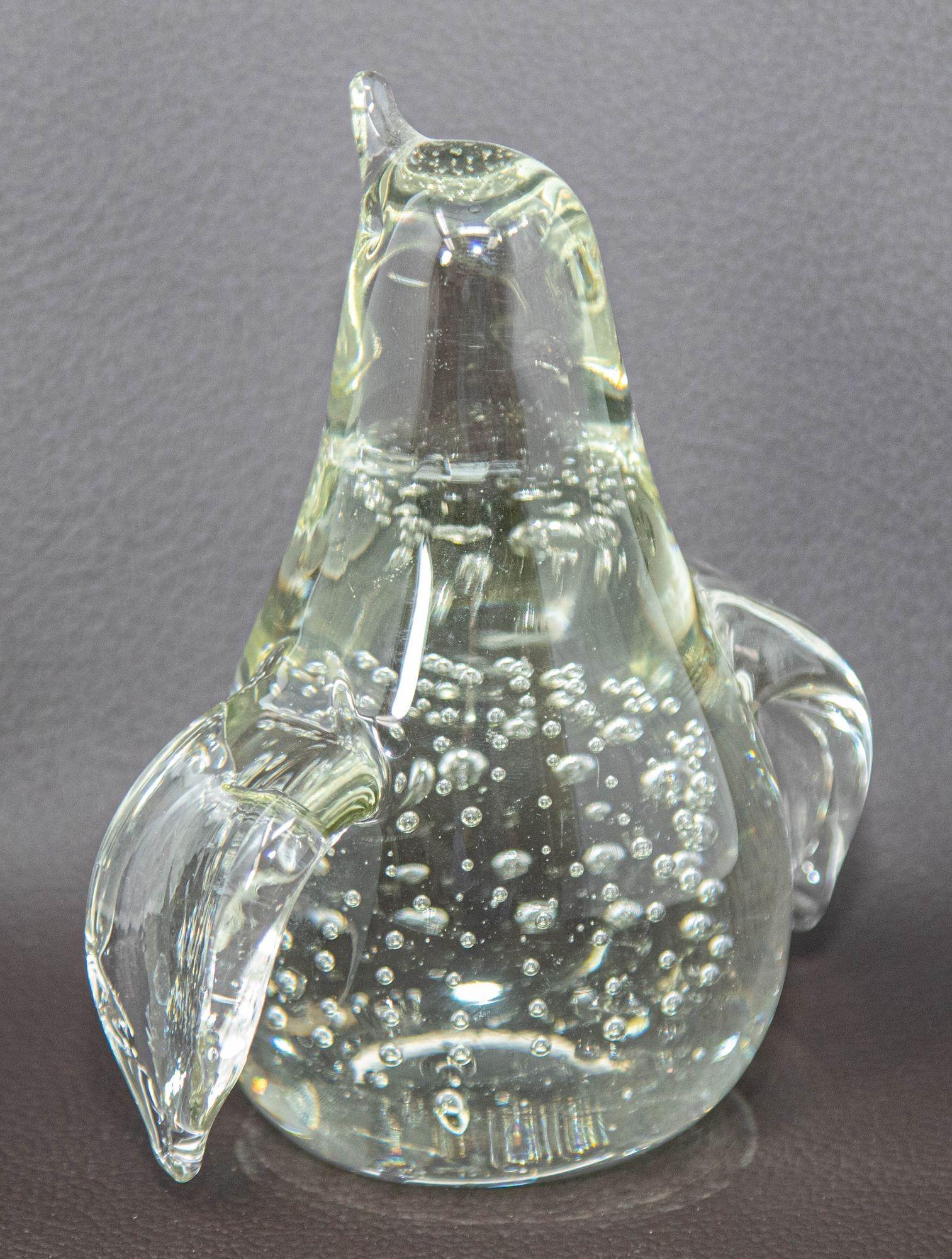 Figurine presse-papier vintage Penguin oiseau en verre d'art transparent avec bulles Bon état - En vente à North Hollywood, CA