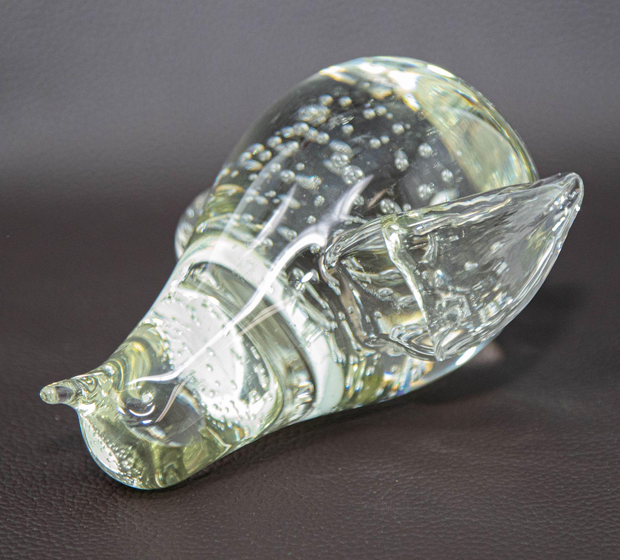 Figurine presse-papier vintage Penguin oiseau en verre d'art transparent avec bulles en vente 1