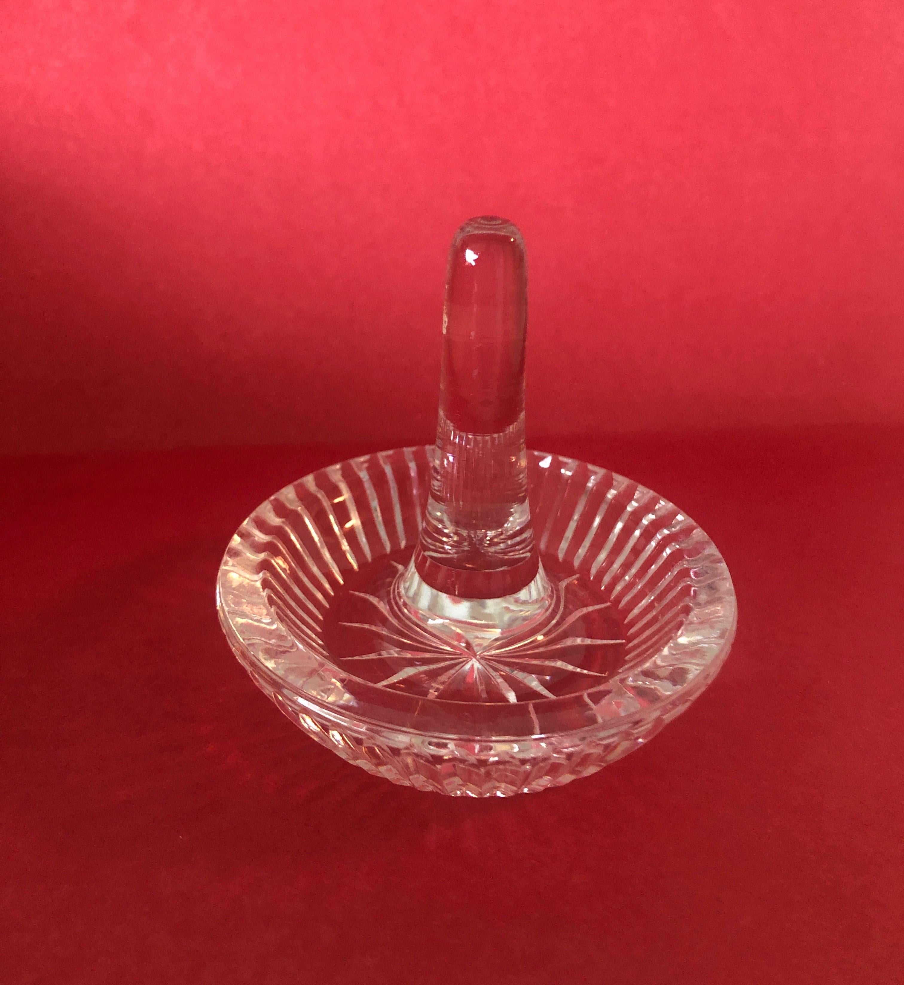Ringhalter aus klarem Kristall im Vintage-Stil.
Größe: 3 