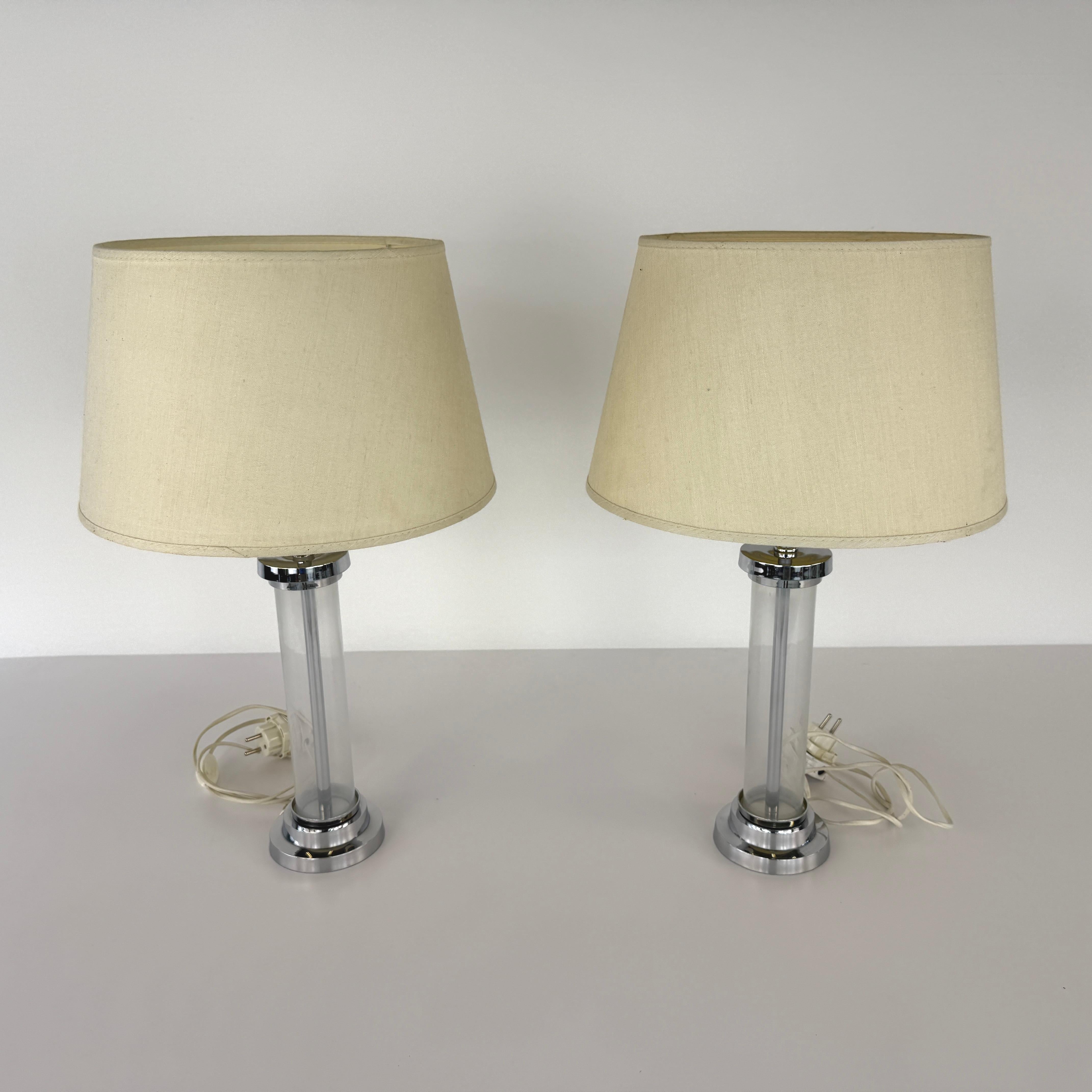 Dimensions: H 22.5” x W (lampshade) 12.5”

Pair of vintage British clear glass and aluminum Column table lamps with beige lampshades.

Please see our other listings for ideas and matching pieces.

Condition: Vintage condition. Please observe the