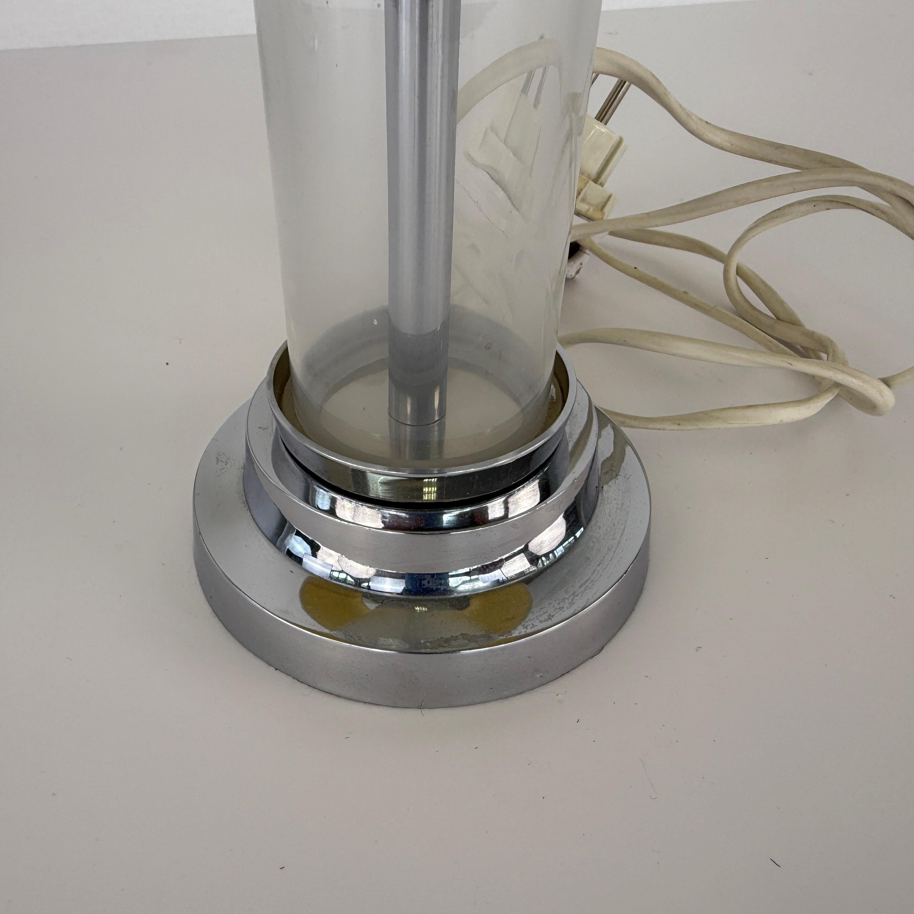 Vintage Clear Glass Column Table Lamps – A Pair In Good Condition For Sale In Bridgeport, CT