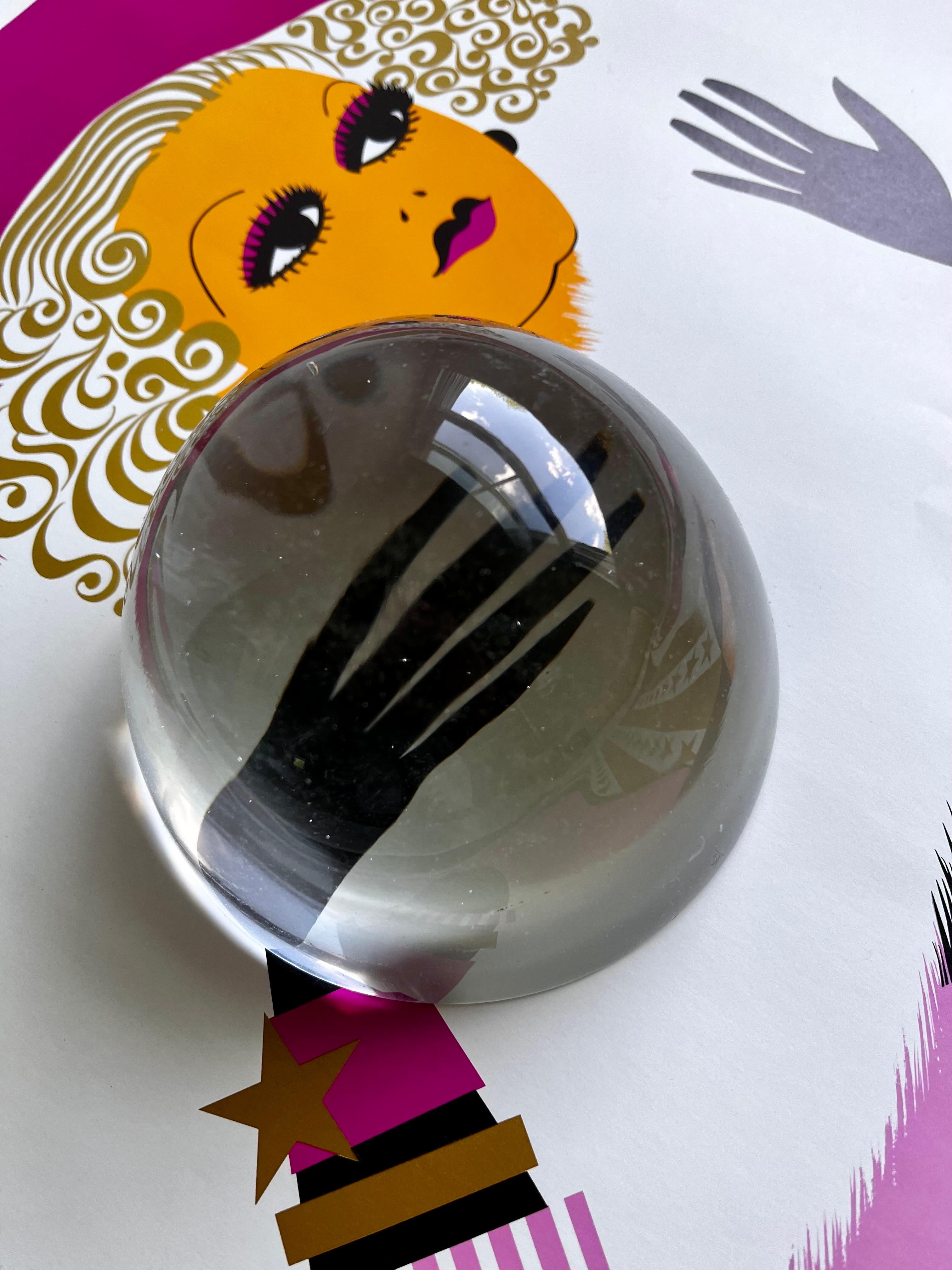 Vintage Clear Glass Magnifying  Dome Paperweight In Good Condition For Sale In Philadelphia, PA