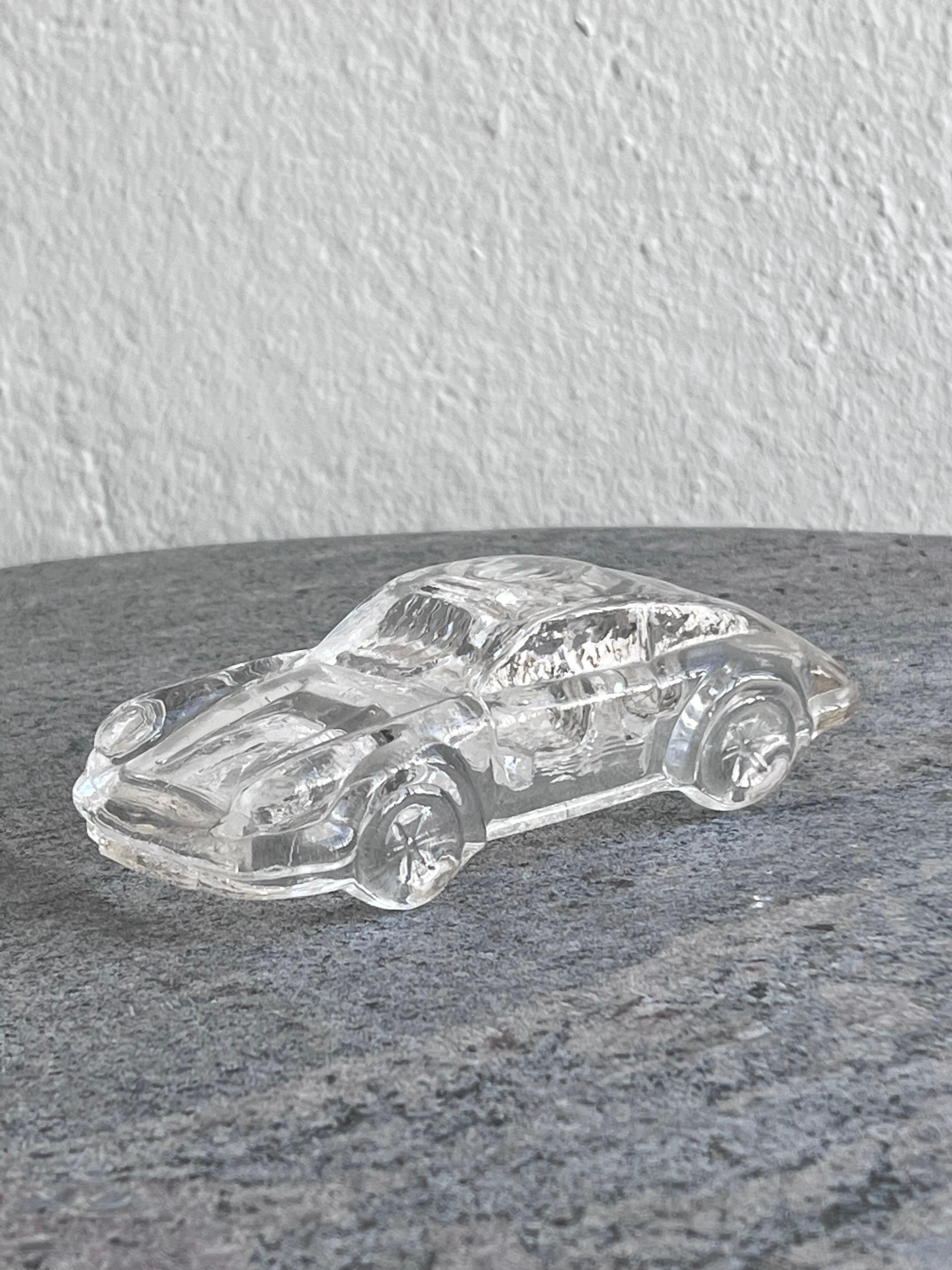 Modèle miniature, petit mais réaliste, d'une Porsche 911 classique - très probablement un 