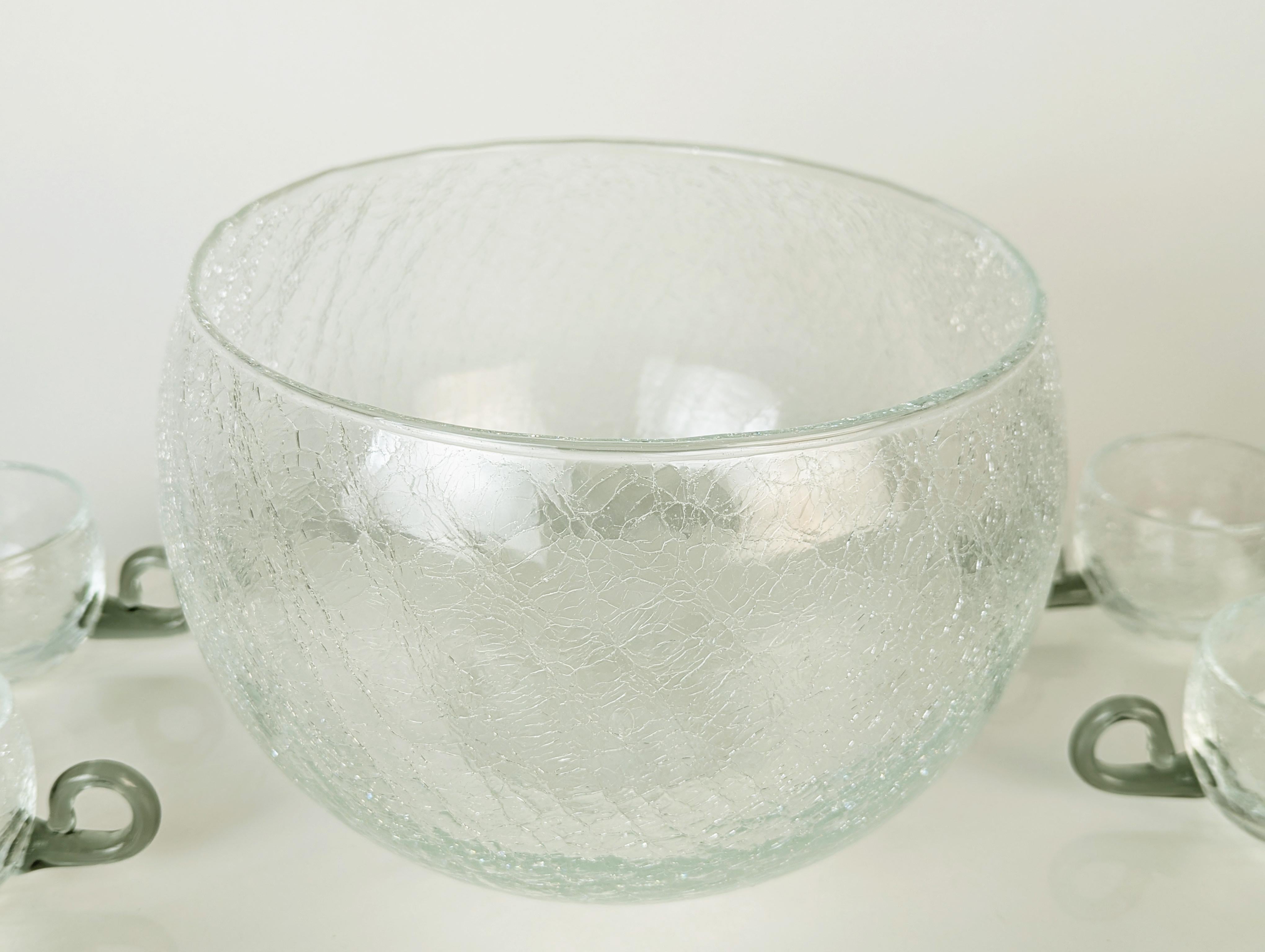 Juego de ponche vintage de cristal transparente y gris de los años 70 en venta 2