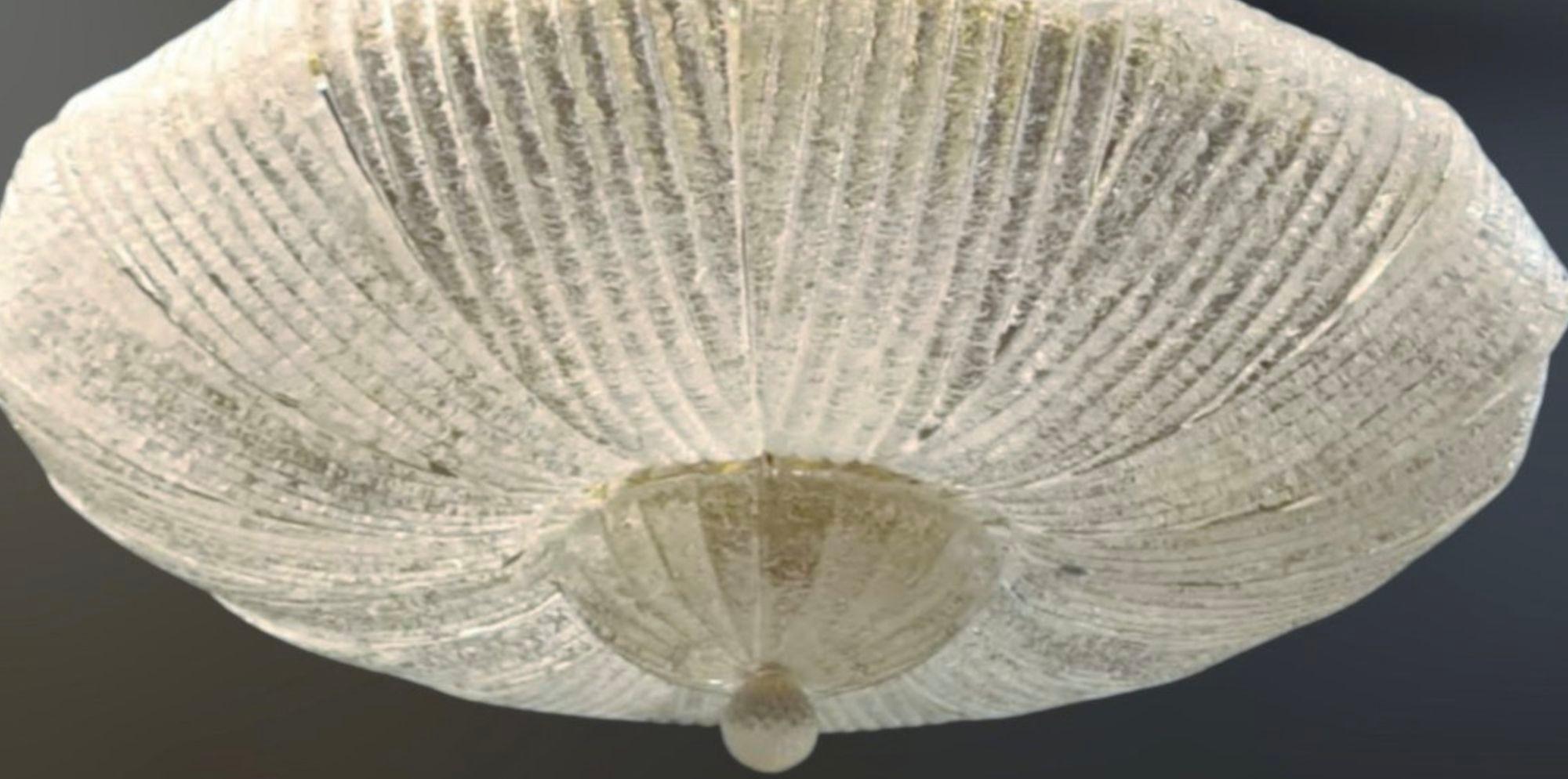 Vintage Flush Mount aus klarem Murano-Glas im Stil Barovier e Toso. Italien, 1960er Jahre. (Mitte des 20. Jahrhunderts) im Angebot