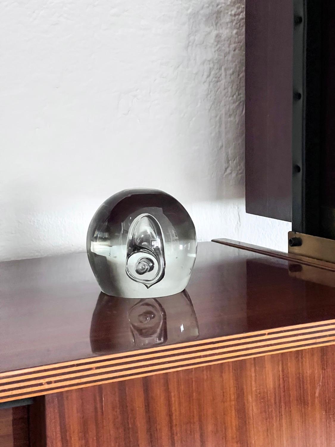 Presse-papiers de bureau décoratifs vintage en verre de Murano transparent avec bulles incluses en vente 2