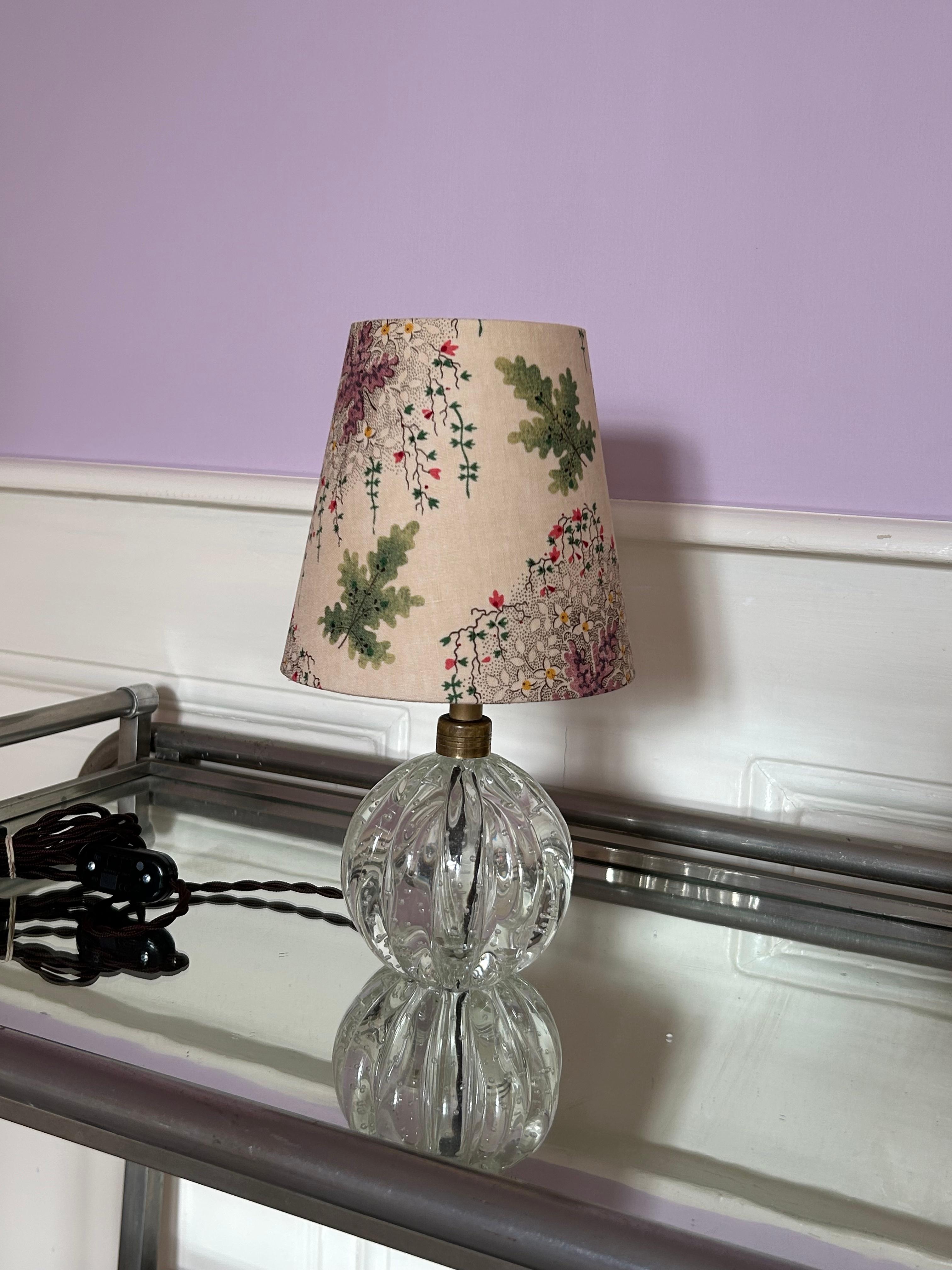 italien Lampe de table Murano transparente avec abat-jour floral personnalisé, Italie, années 1950 en vente