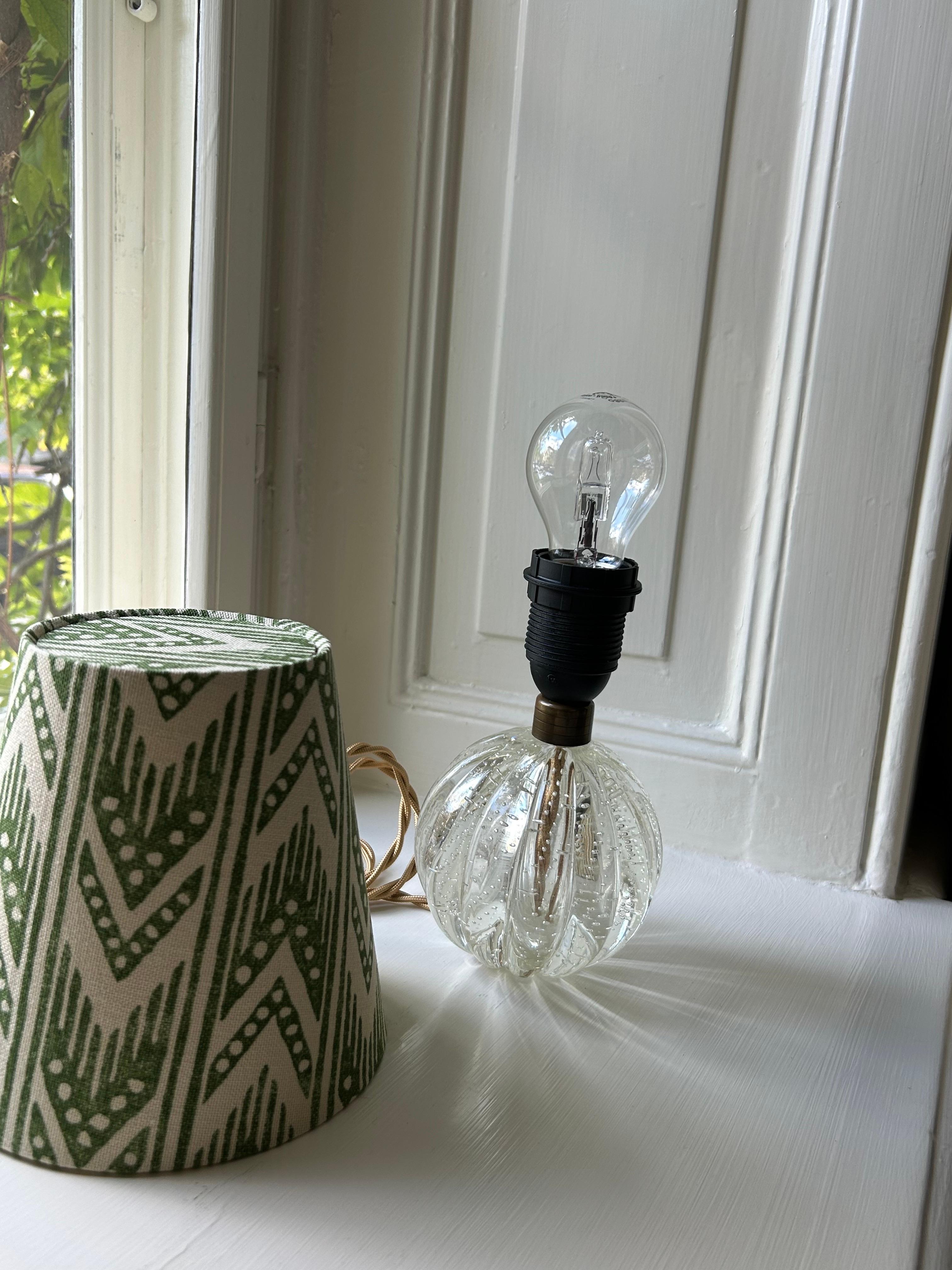 Lampe de table vintage en verre clair de Murano avec abat-jour vert personnalisé, Italie, années 1950 en vente 1