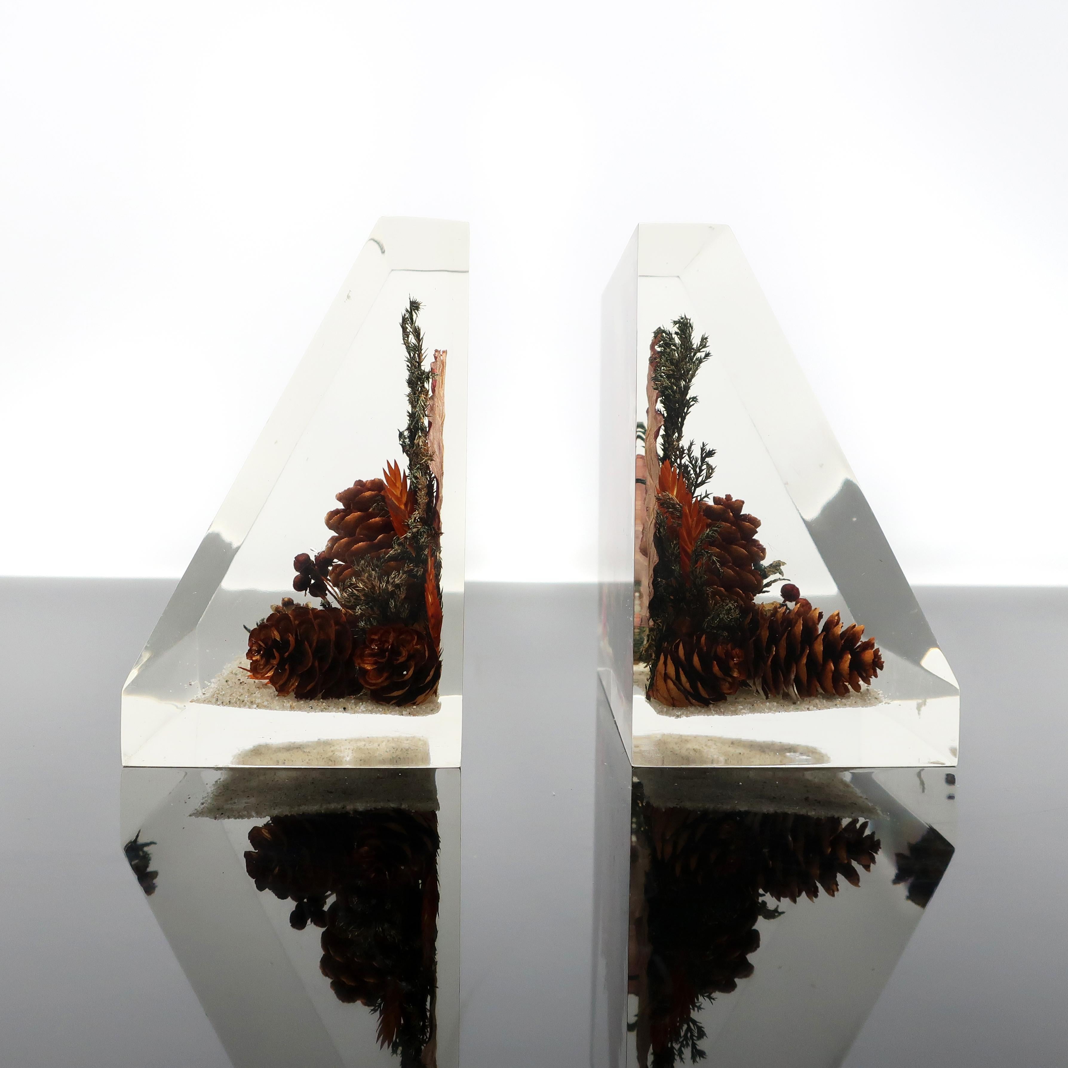 Vintage Clearfloat Lucite Bookends In Good Condition In Brooklyn, NY