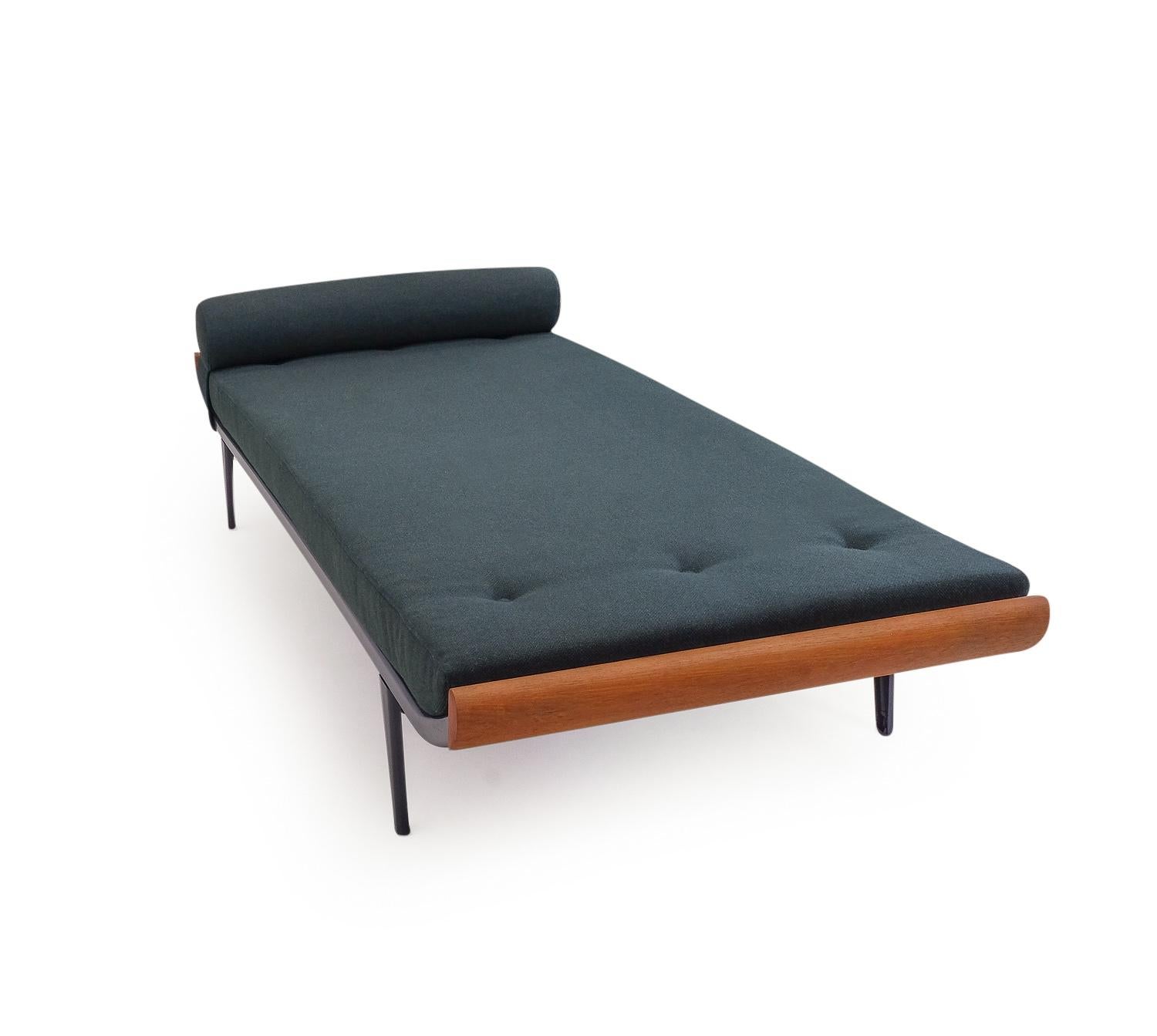 Mid-Century Modern Vintage Cleopatra Daybed by Dick Cordemijer for Auping For Sale