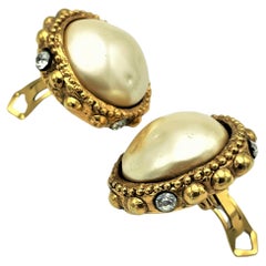 Vintage clip-on earring by ALEXIS LAHELLEC Paris, gold plated Resin, 1980s