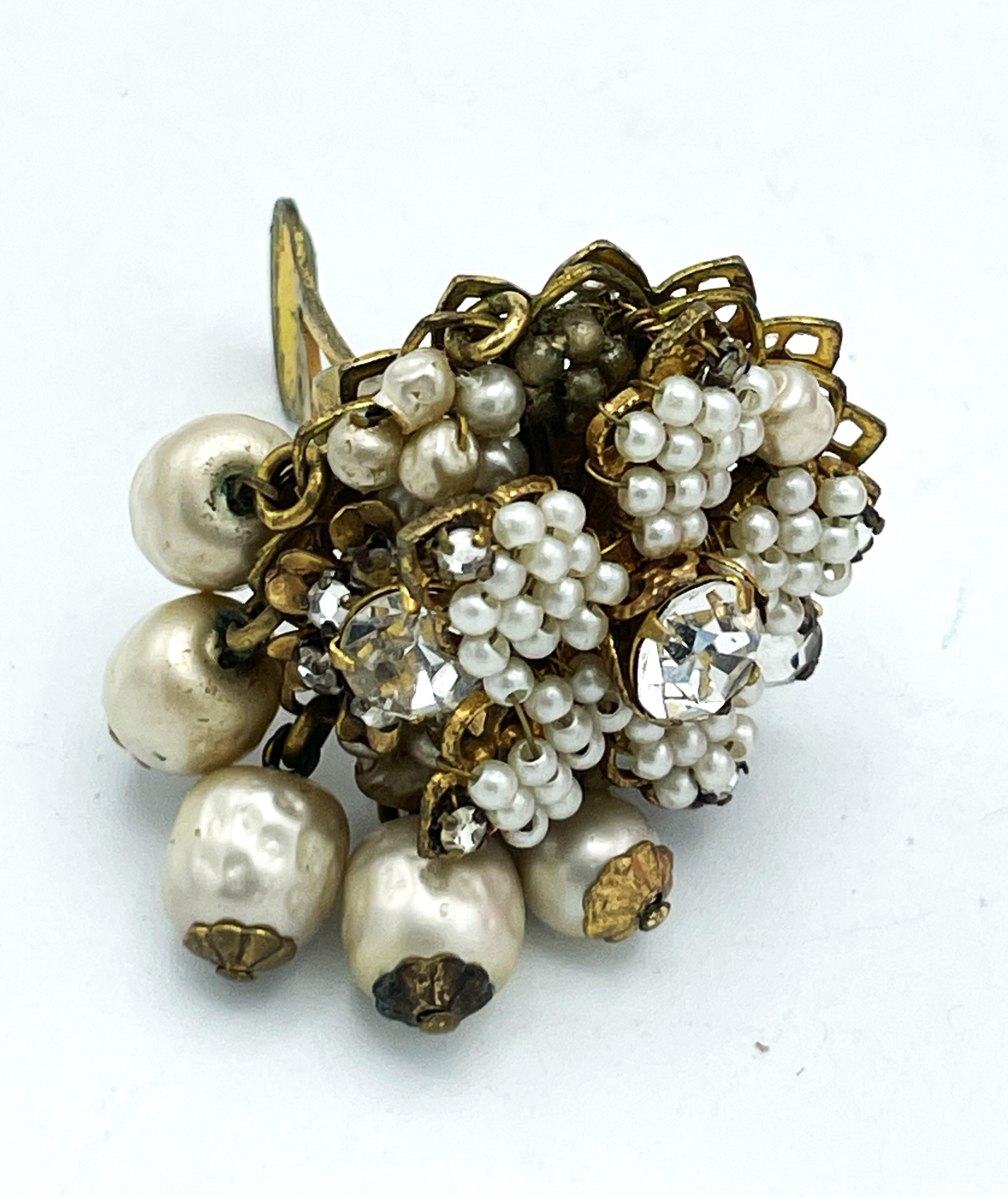 Women's Vintage Clip-on earring by DEMARIO NY, pealrs and rhinestones, gold plated, 1950 For Sale