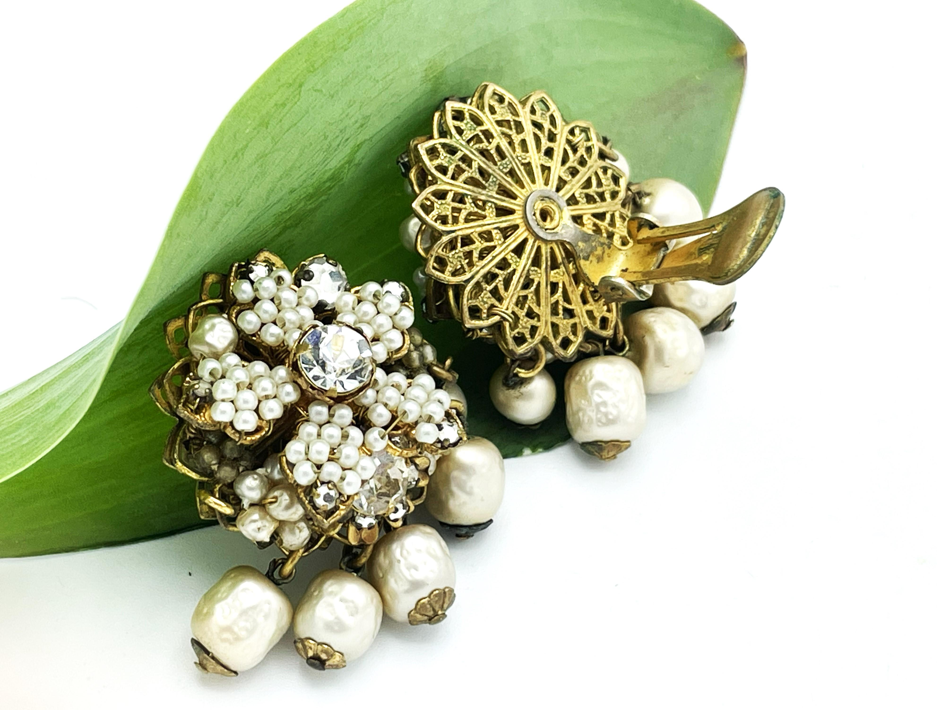 Vintage Clip-on earring by DEMARIO NY, pealrs and rhinestones, gold plated, 1950 For Sale