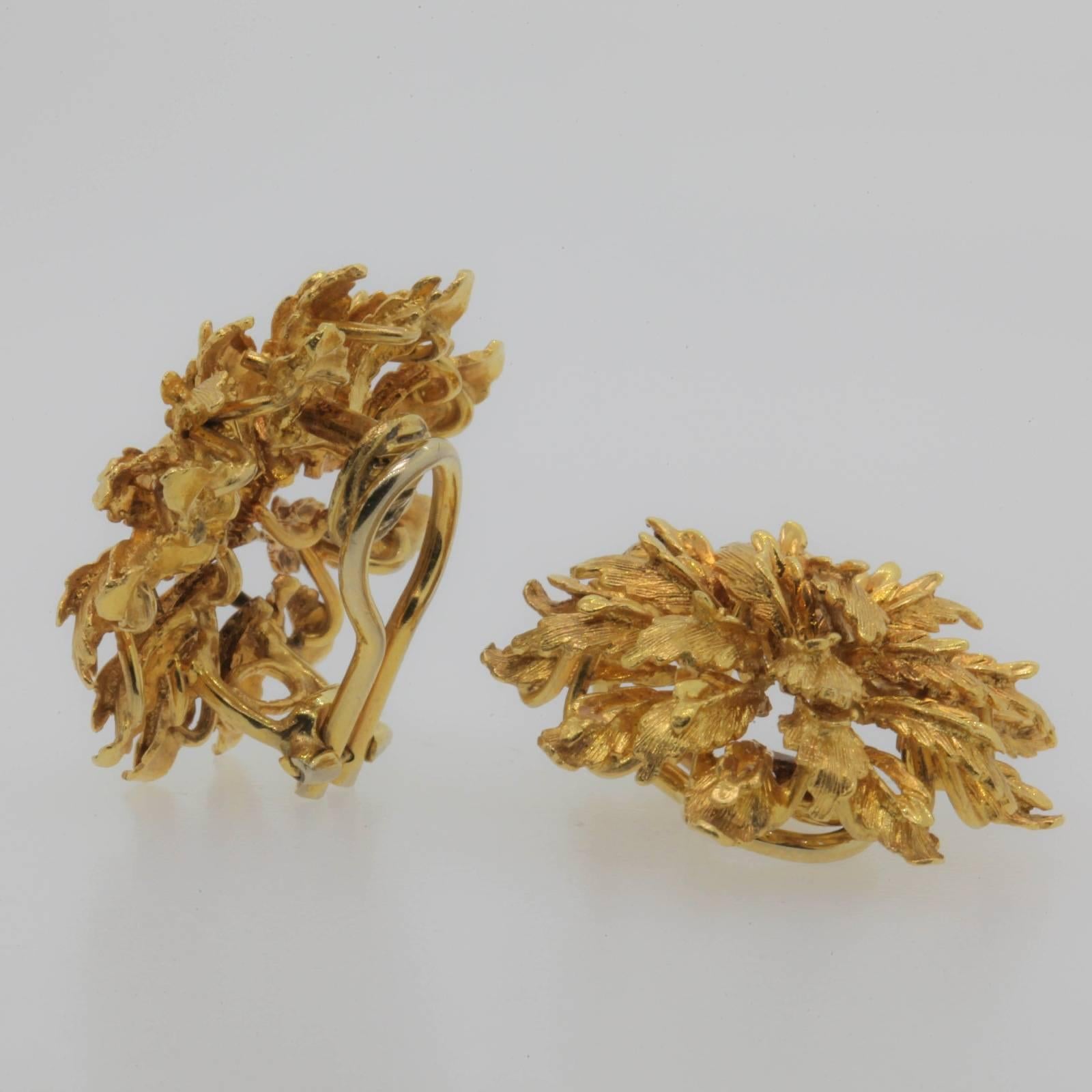 These 18KT yellow gold vintage earrings, are designed as a textured foliage spray.  They are set with a straight post and omega backs, and stamped 
