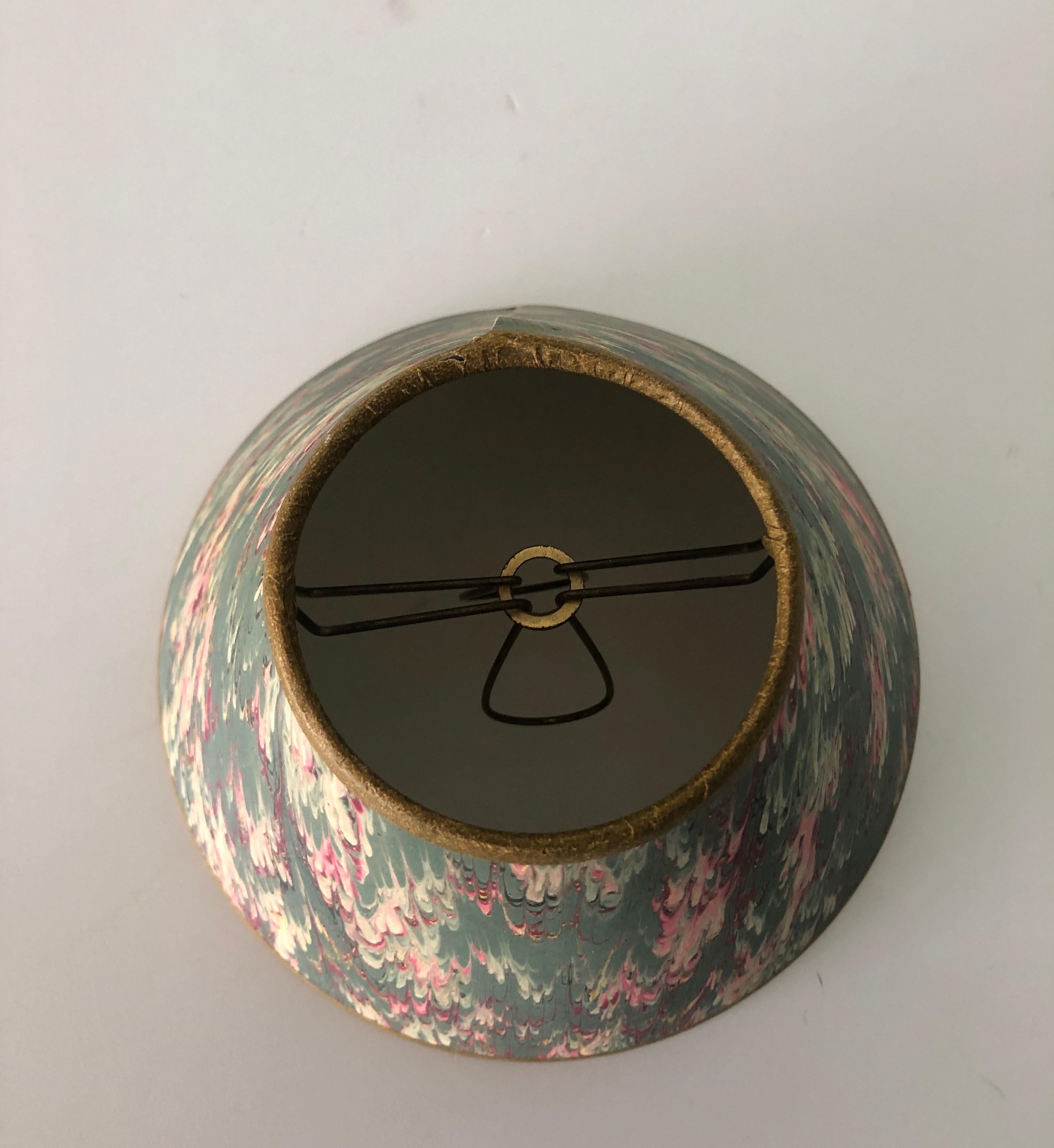 Clip de lampe vintage sur petit abat-jour Bon état à Oakland Park, FL