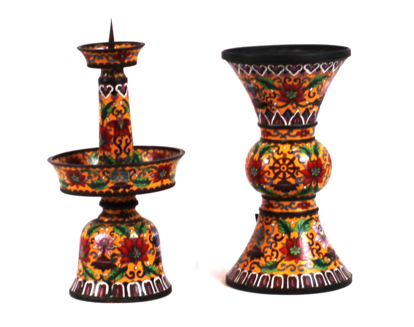 This exquisite cloisonné set, meticulously crafted, is a testament to the timeless artistry of this ancient technique. Each piece, adorned with intricate designs and patterns, reflects a harmonious blend of vibrant colors that dance gracefully