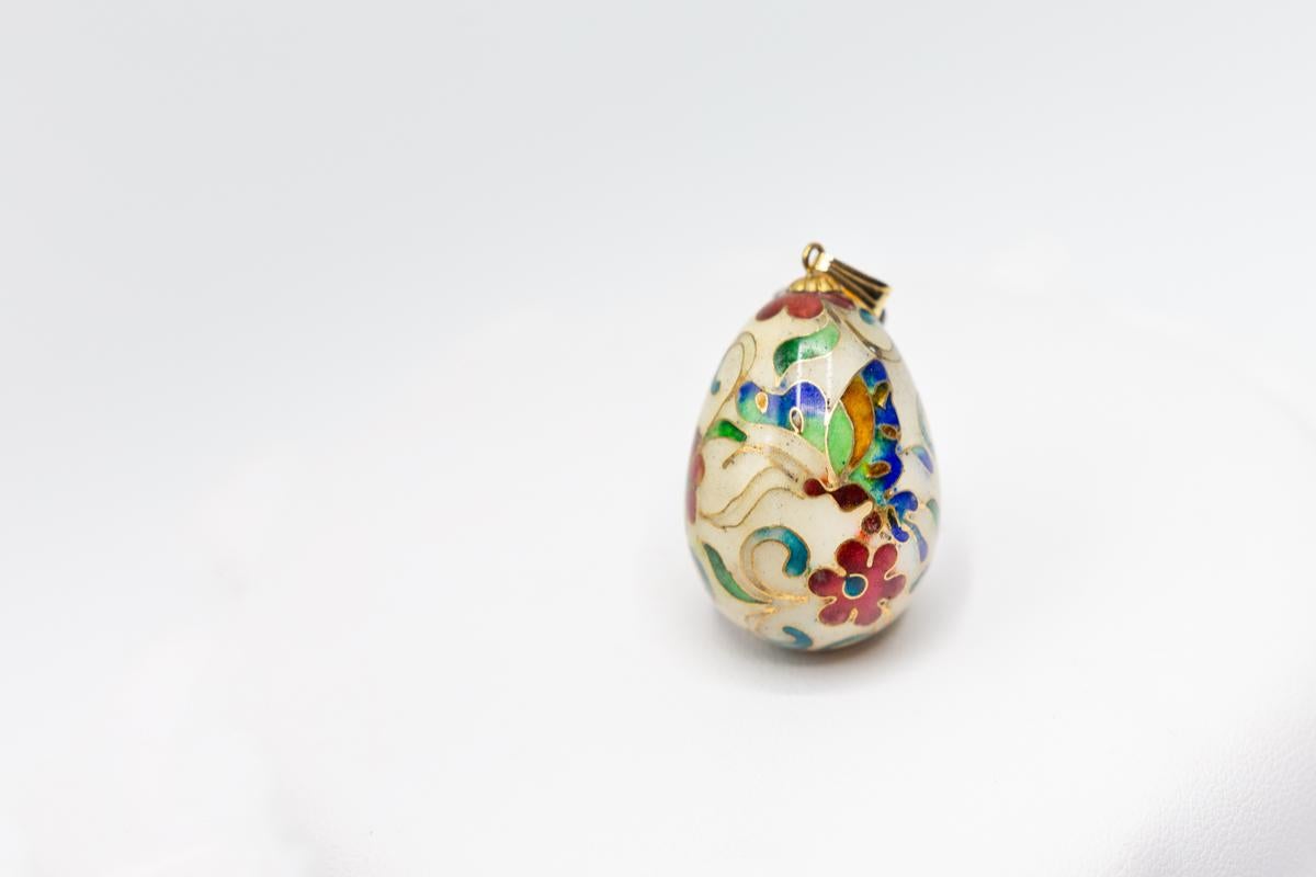 Vintage Cloisonné Butterfly Egg Pendant in 14 Karat Gold Bail In Good Condition In Houston, TX