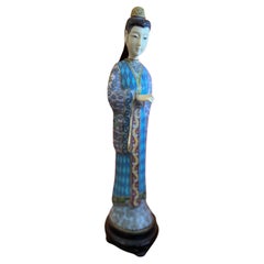 Figure en émail cloisonné vintage d'une élégante dame de cour sur pied
