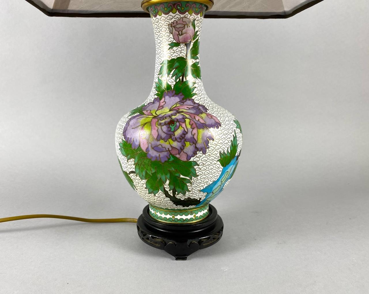 Chinois Lampe de table cloisonnée vintage avec décoration de pivoines, Chine, années 1970 en vente