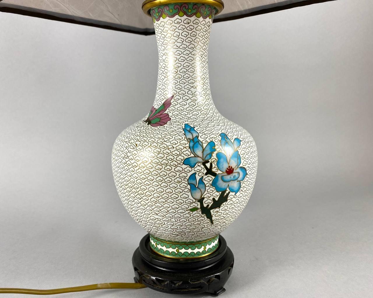Lampe de table cloisonnée vintage avec décoration de pivoines, Chine, années 1970 en vente 1