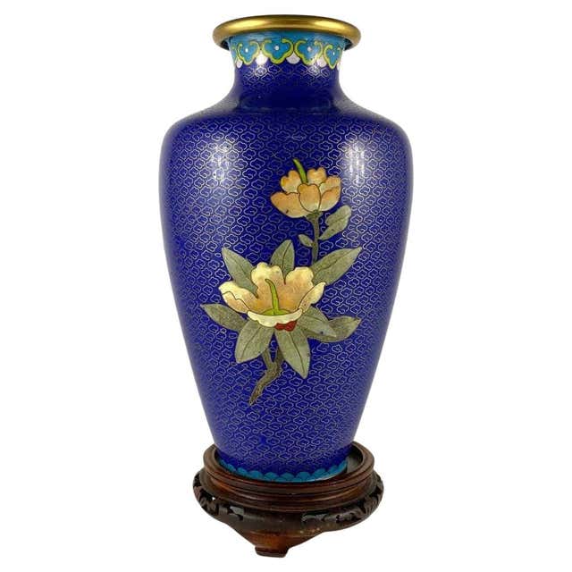 Modern Art Glass Mauve Triangular Vase With Green Rim For Sale at 1stDibs