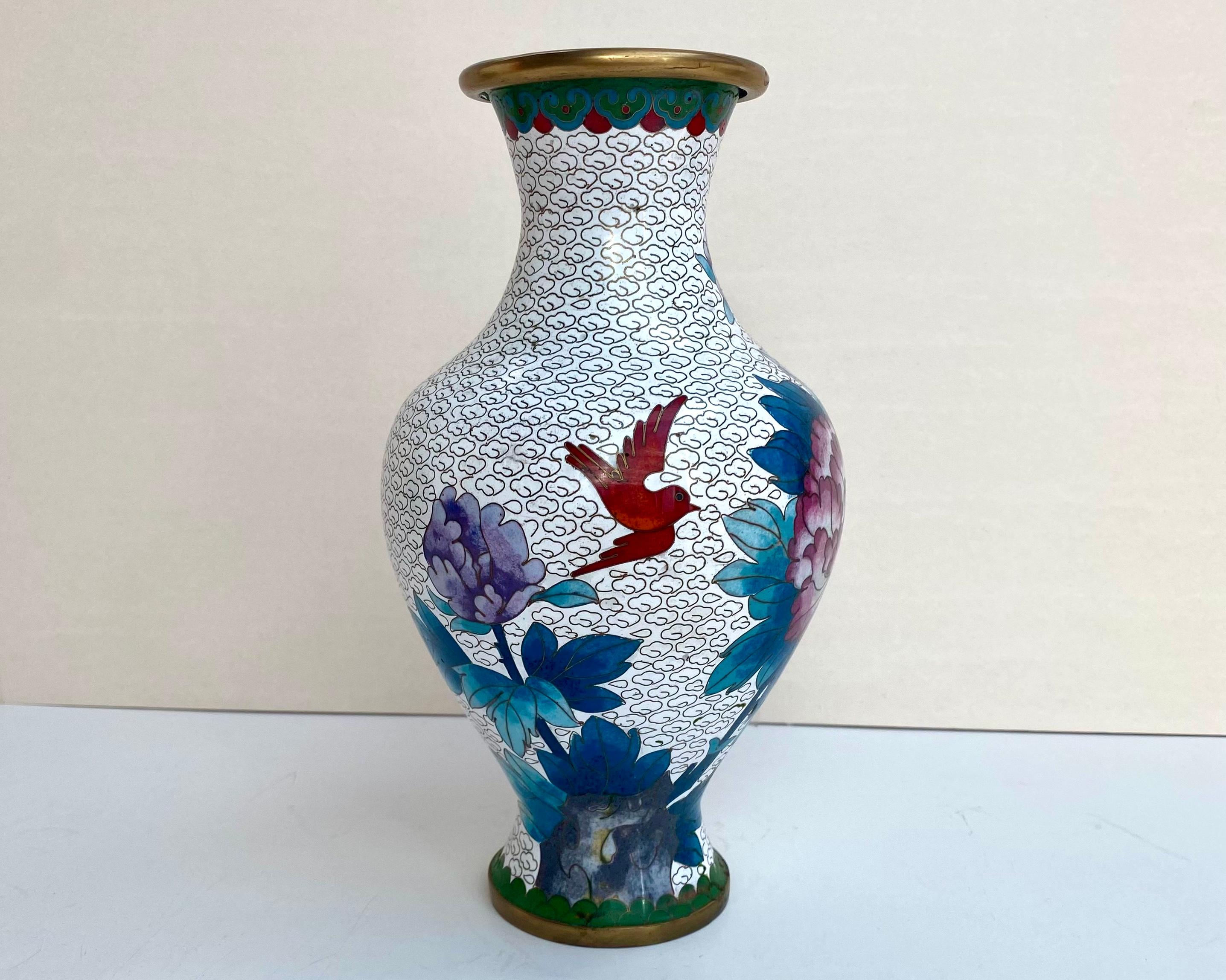 Chinoiseries Vase cloisonné vintage avec motif floral, Chine, années 1970 en vente