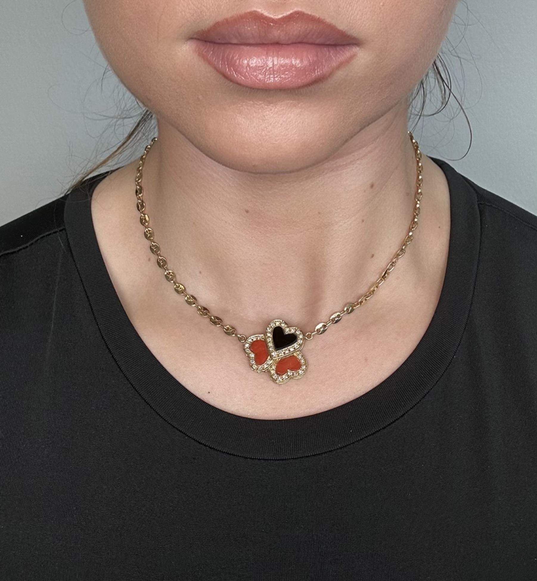 Vintage Clover Heart Mariner Necklace Coral Onyx Diamond 18 Karat Yellow Gold In Excellent Condition In Fairfield, CT