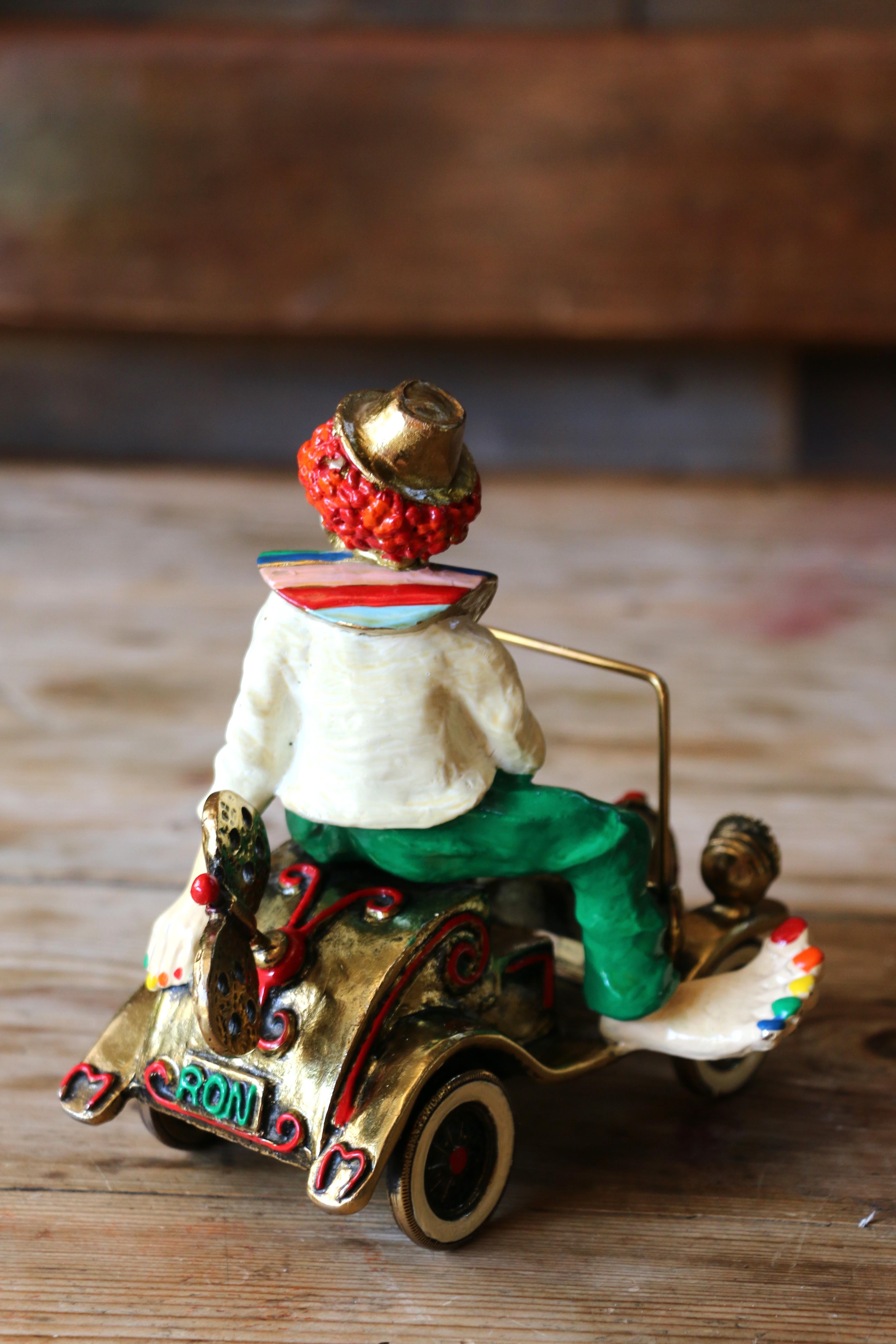 Americano Clown d'epoca con auto a vento, scultura di Ron Lee, anni '80 in vendita